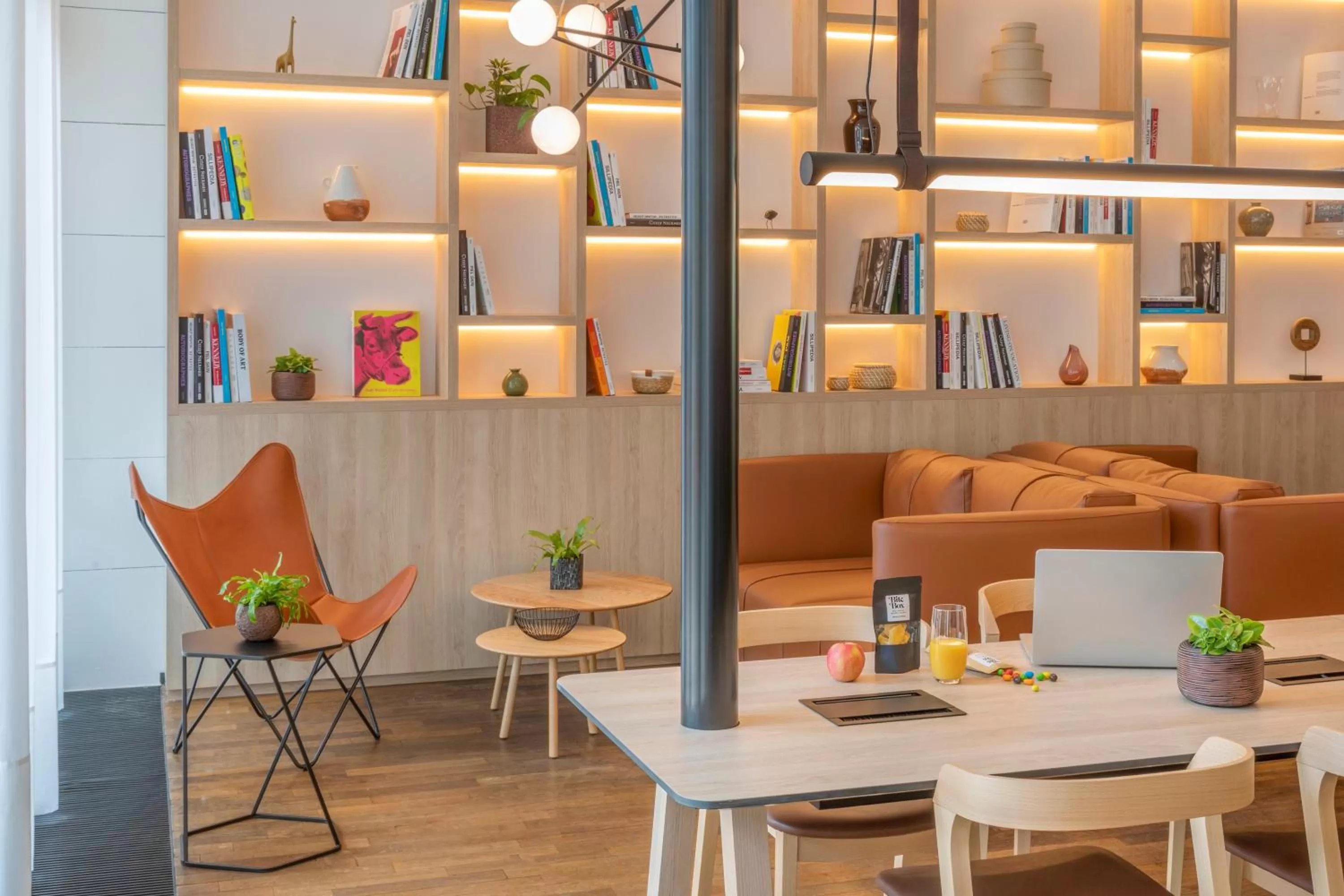 Communal lounge/ TV room in INNSiDE by Meliá Düsseldorf Seestern