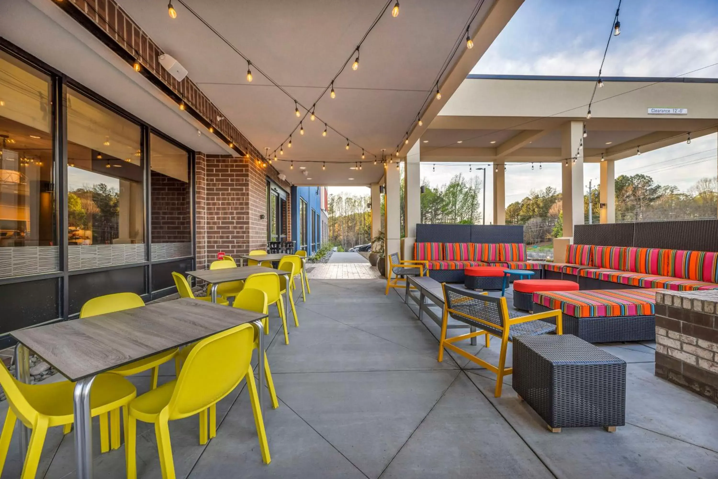 Patio, Restaurant/Places to Eat in Home2 Suites By Hilton Raleigh State Arena