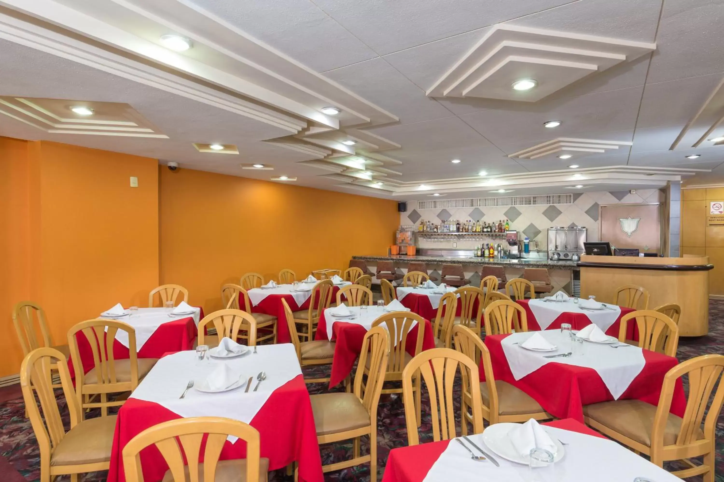 Restaurant/Places to Eat in Hotel Estoril