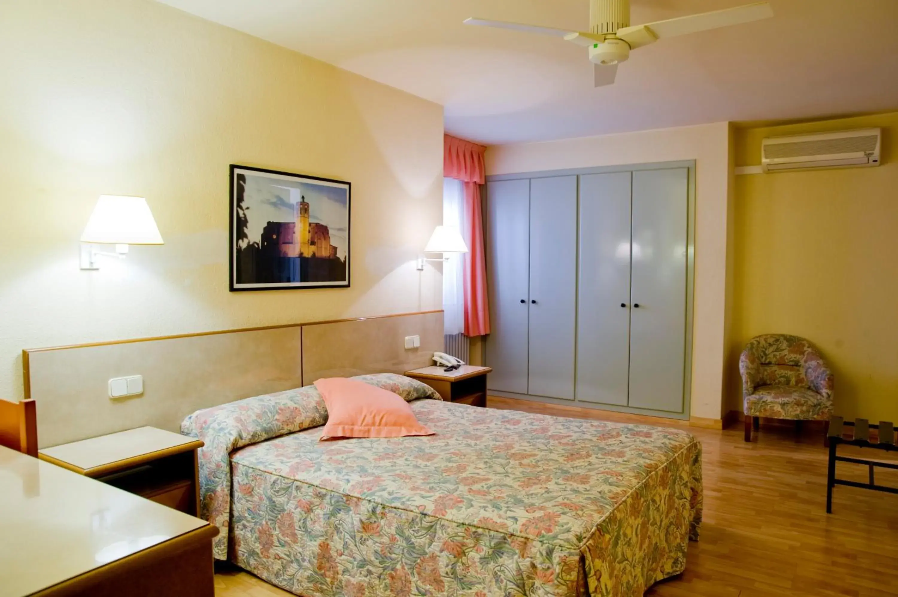 Double or Twin Room in Hotel Balaguer Double or Twin Room in Hotel Balaguer