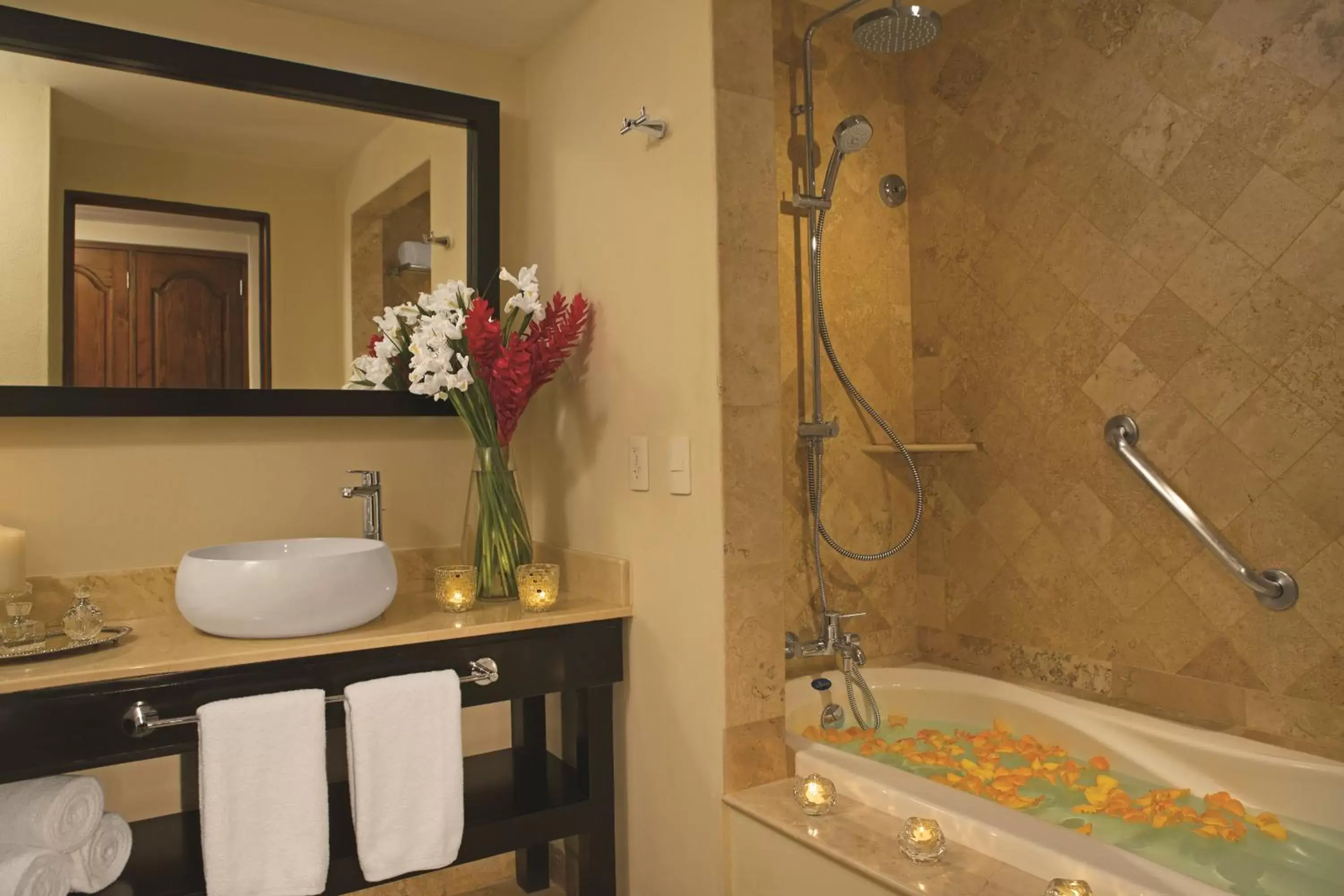Shower, Bathroom in Dreams Los Cabos Suites Golf Resort & Spa