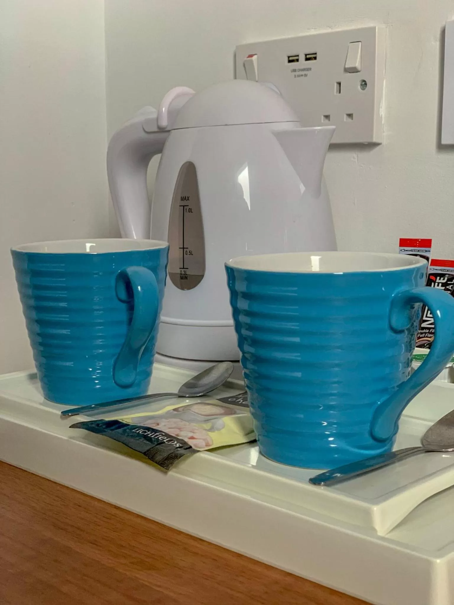 Coffee/tea facilities in King Robert Hotel