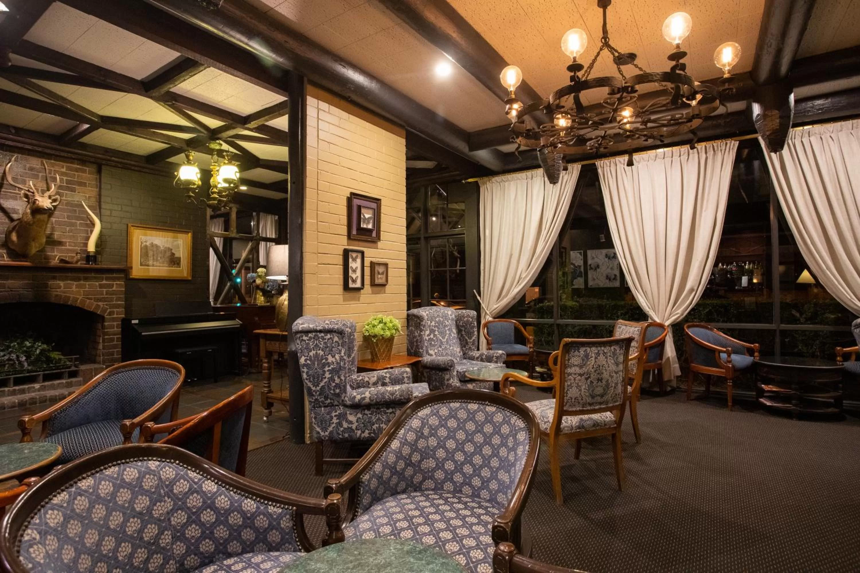 Restaurant/places to eat in New England Motor Lodge