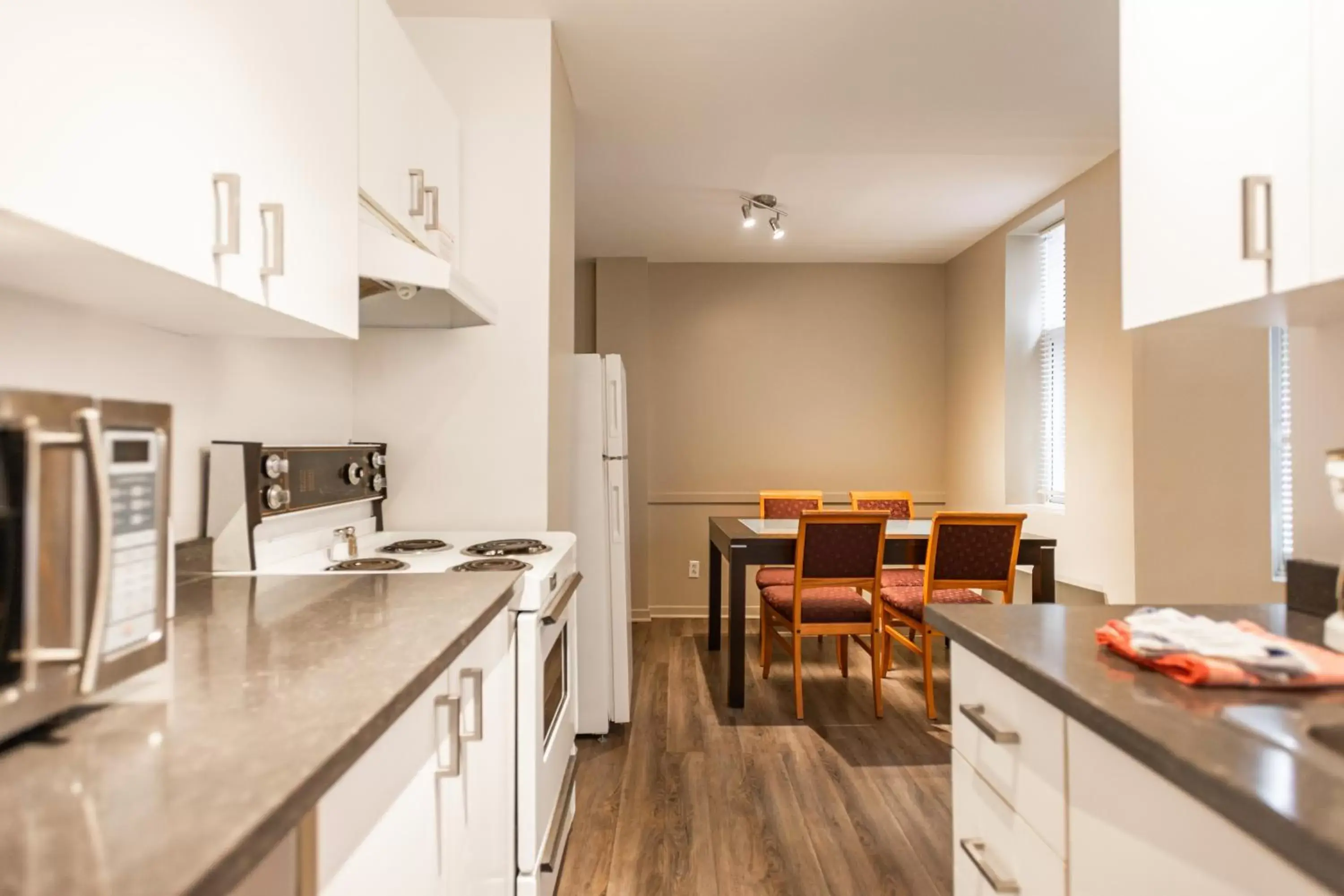 Kitchen or kitchenette, Kitchen/Kitchenette in Hotel le Roberval