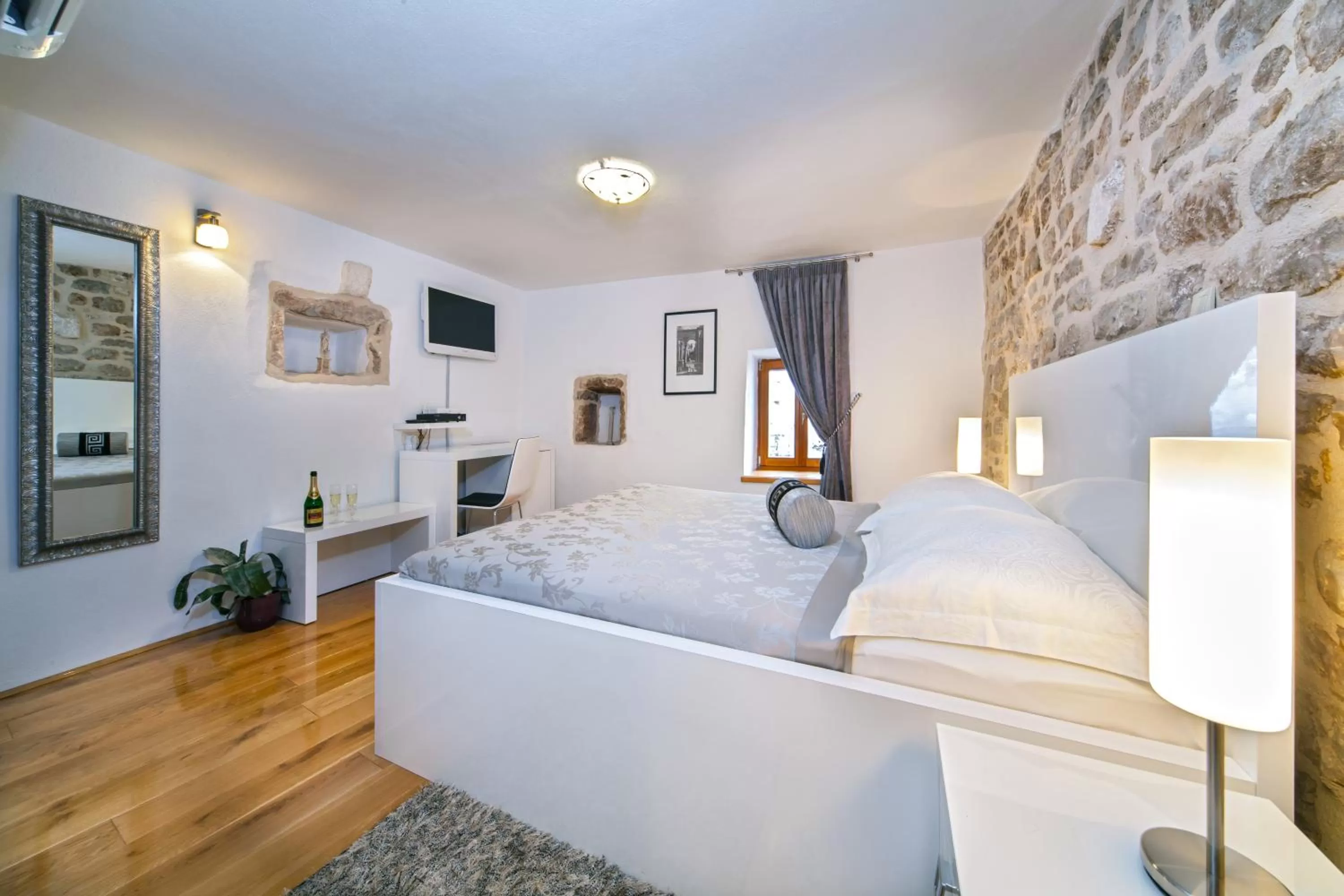 Coffee/tea facilities, Bed in Villa Split Heritage Hotel