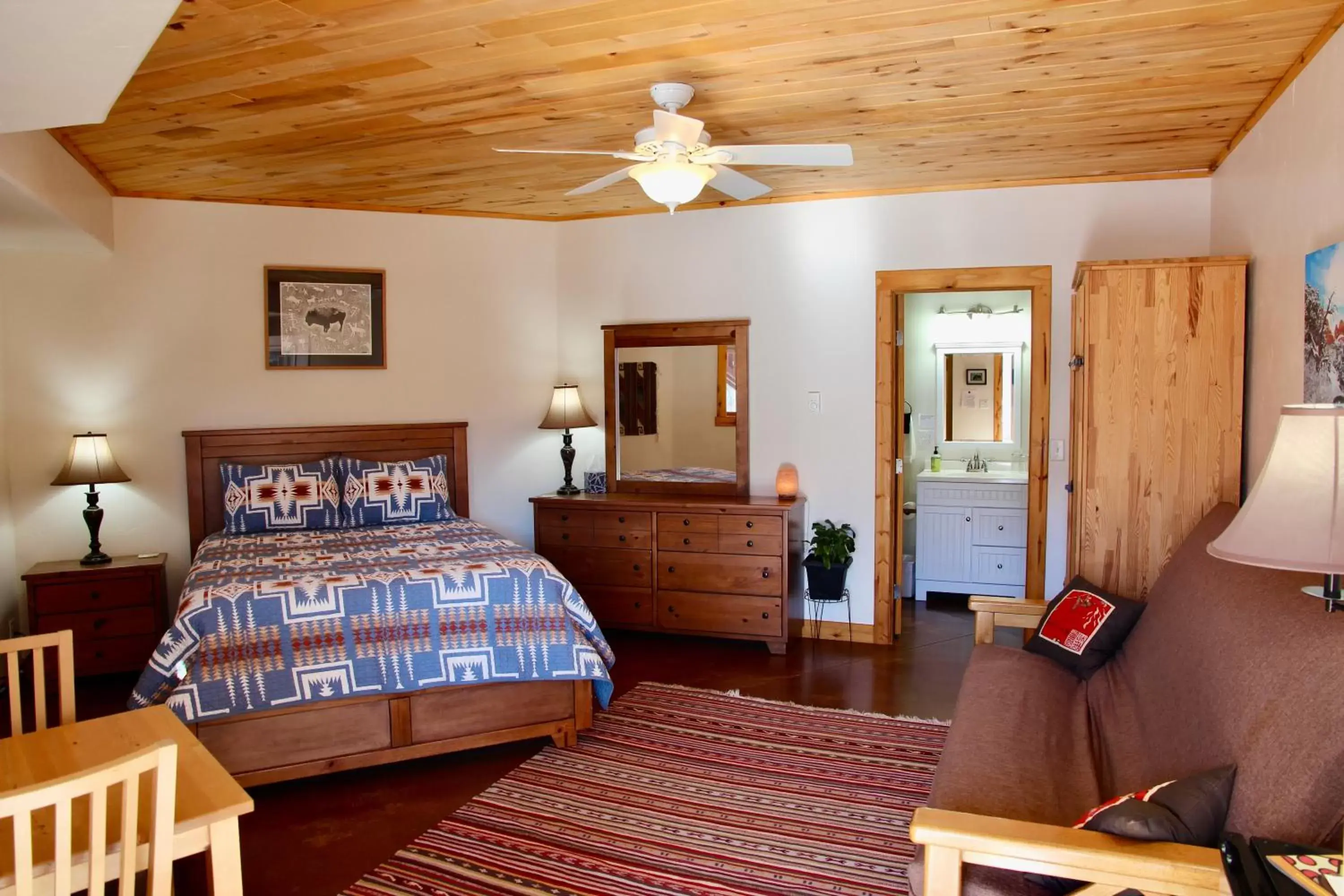 Family Room with Bathroom in Red Moon Lodge Family Room with Bathroom in Red Moon Lodge