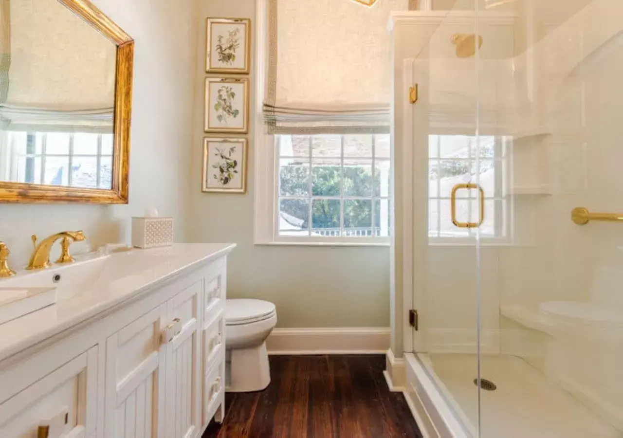 Bathroom in Linden - A Historic Bed and Breakfast