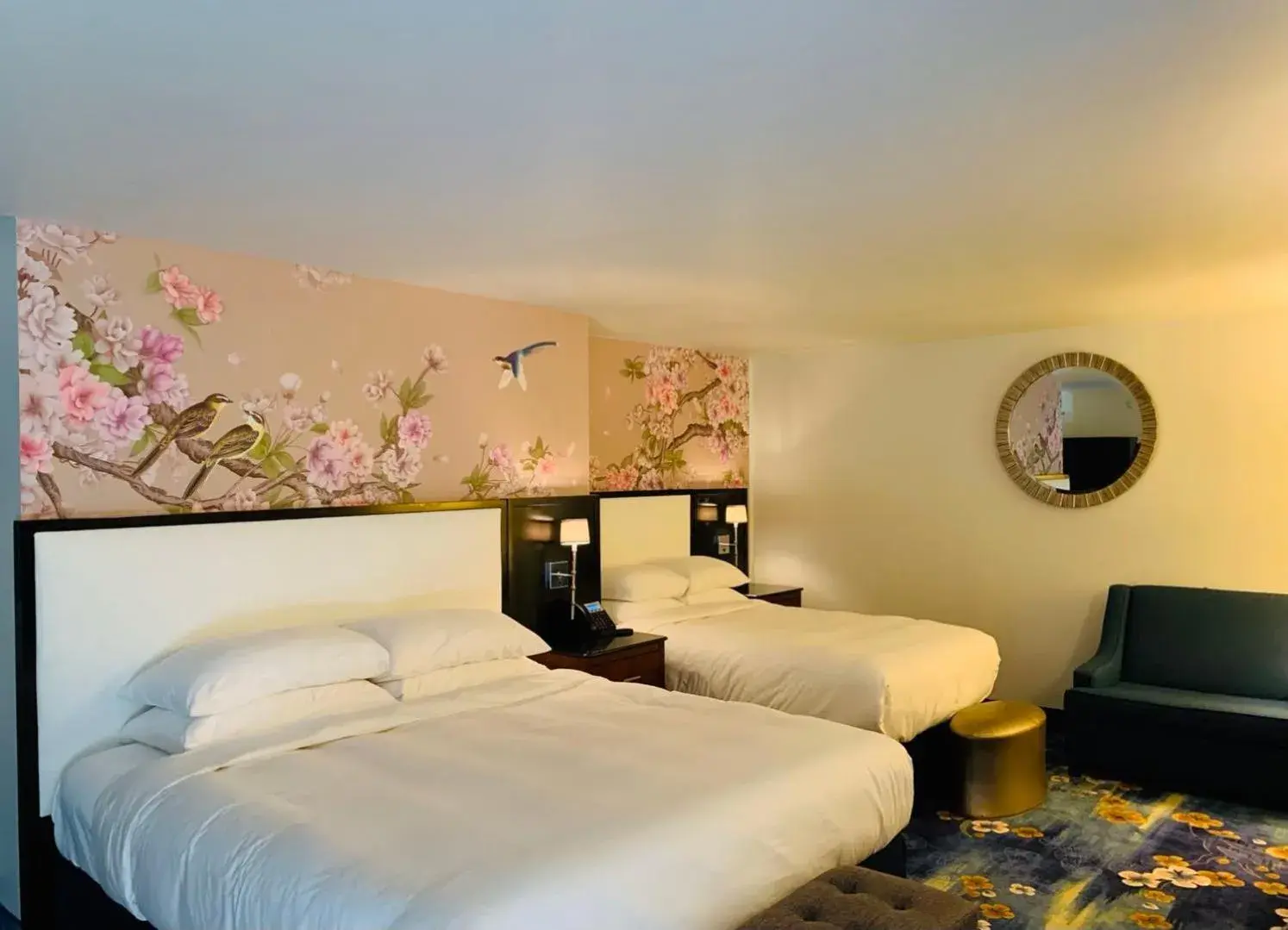 Bedroom, Bed in Wangshi China Palace