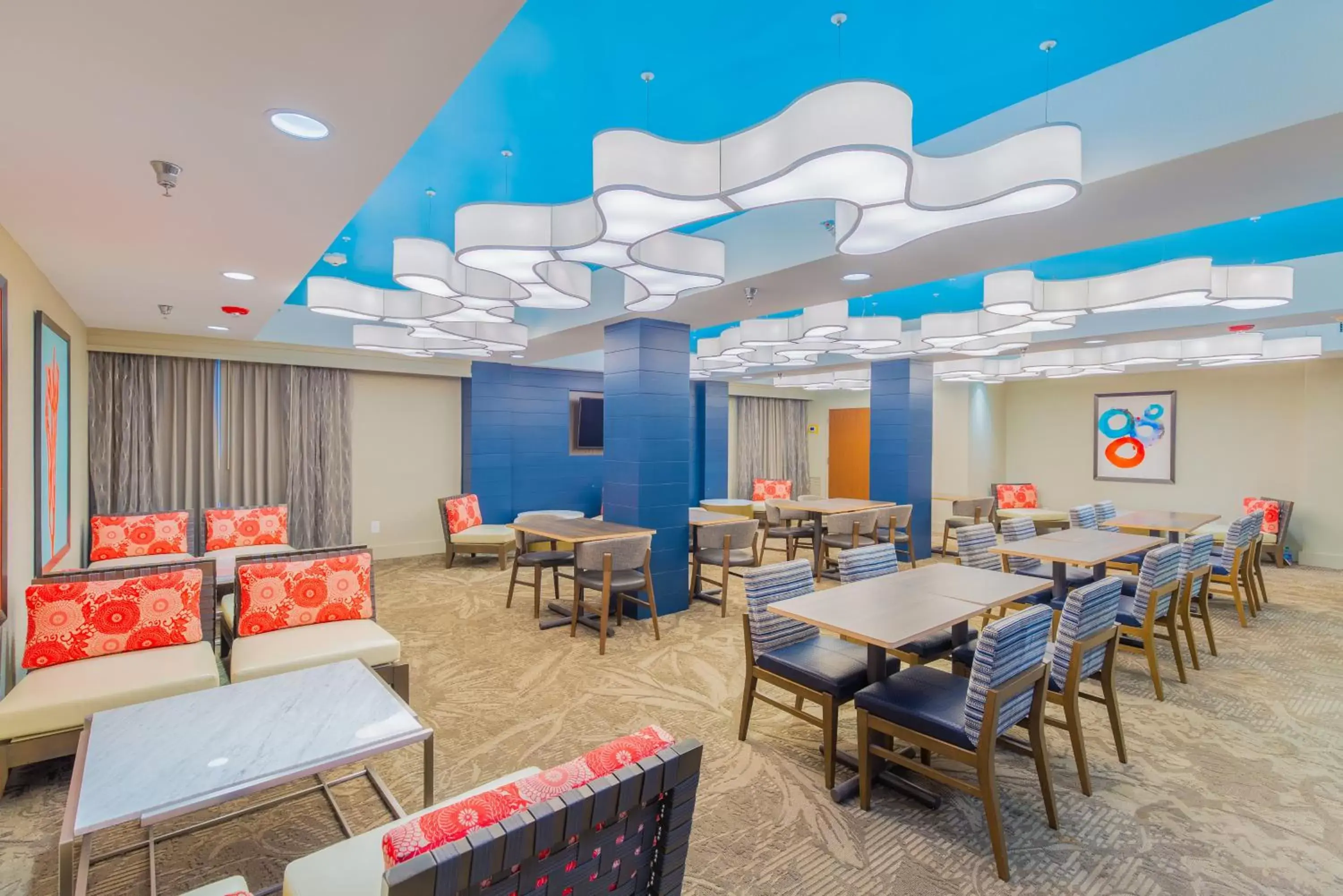 Meeting/conference room, Restaurant/Places to Eat in Holiday Inn Express Orange Beach - On The Beach, an IHG Hotel