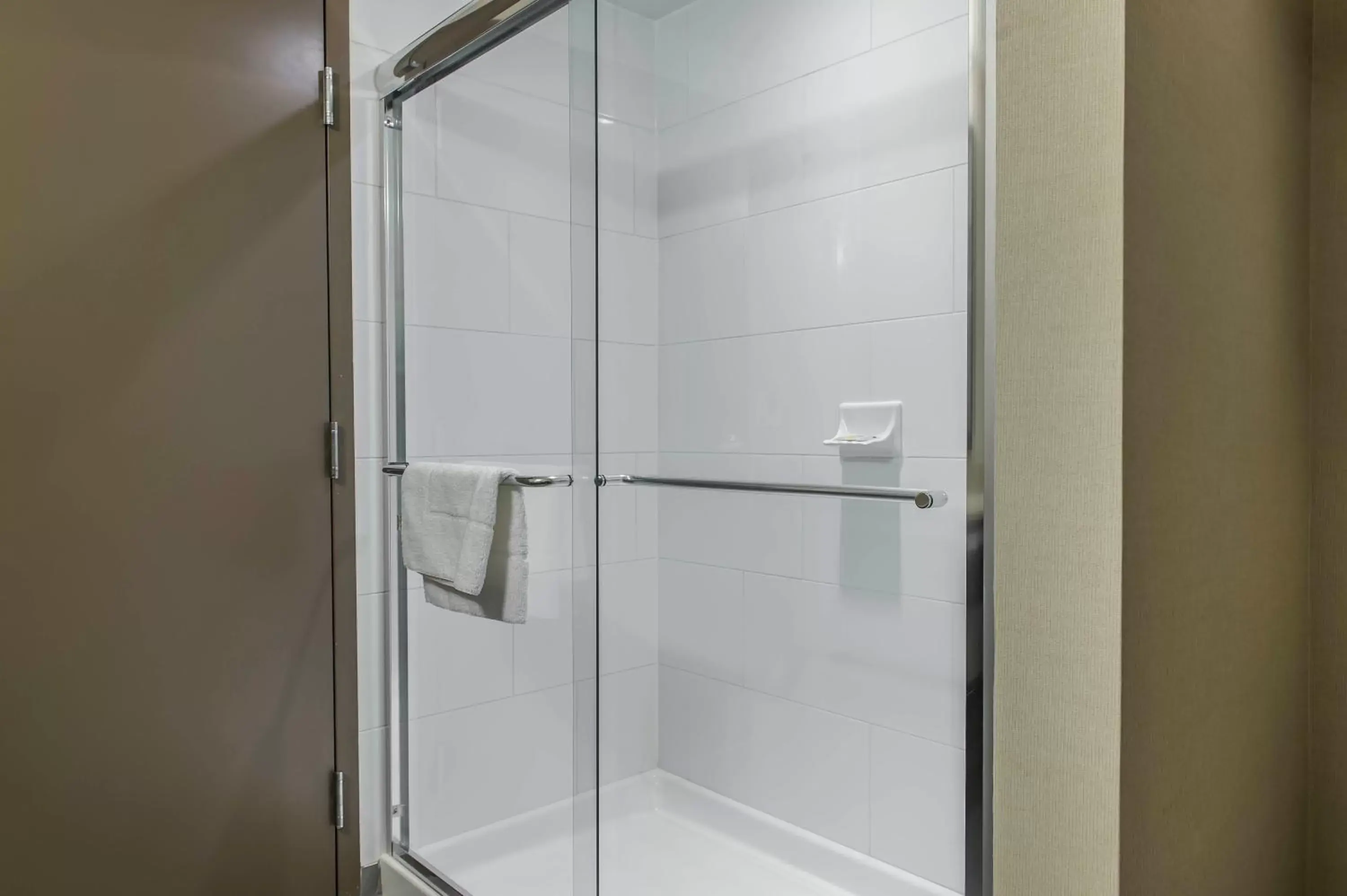 Queen Room with Two Queen Beds - Non-Smoking in Quality Inn & Suites Kingston Queen Room with Two Queen Beds - Non-Smoking in Quality Inn & Suites Kingston