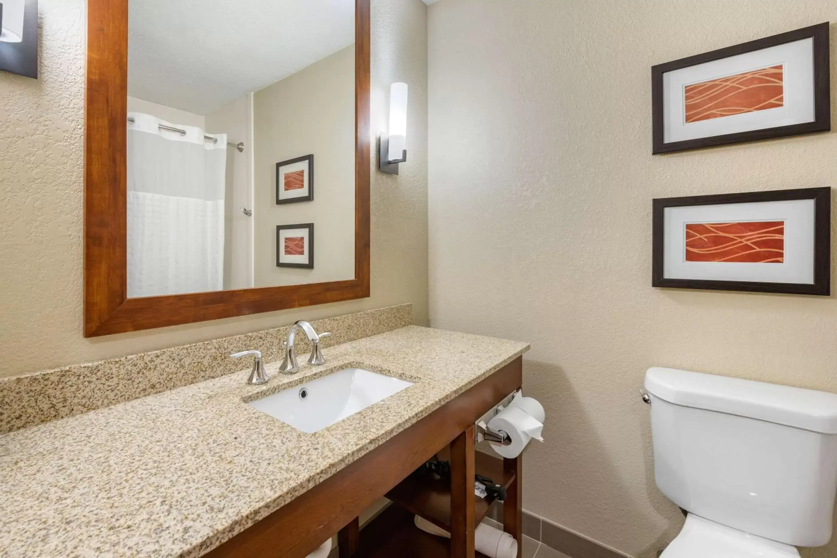 Bathroom in Comfort Inn Splash Harbor