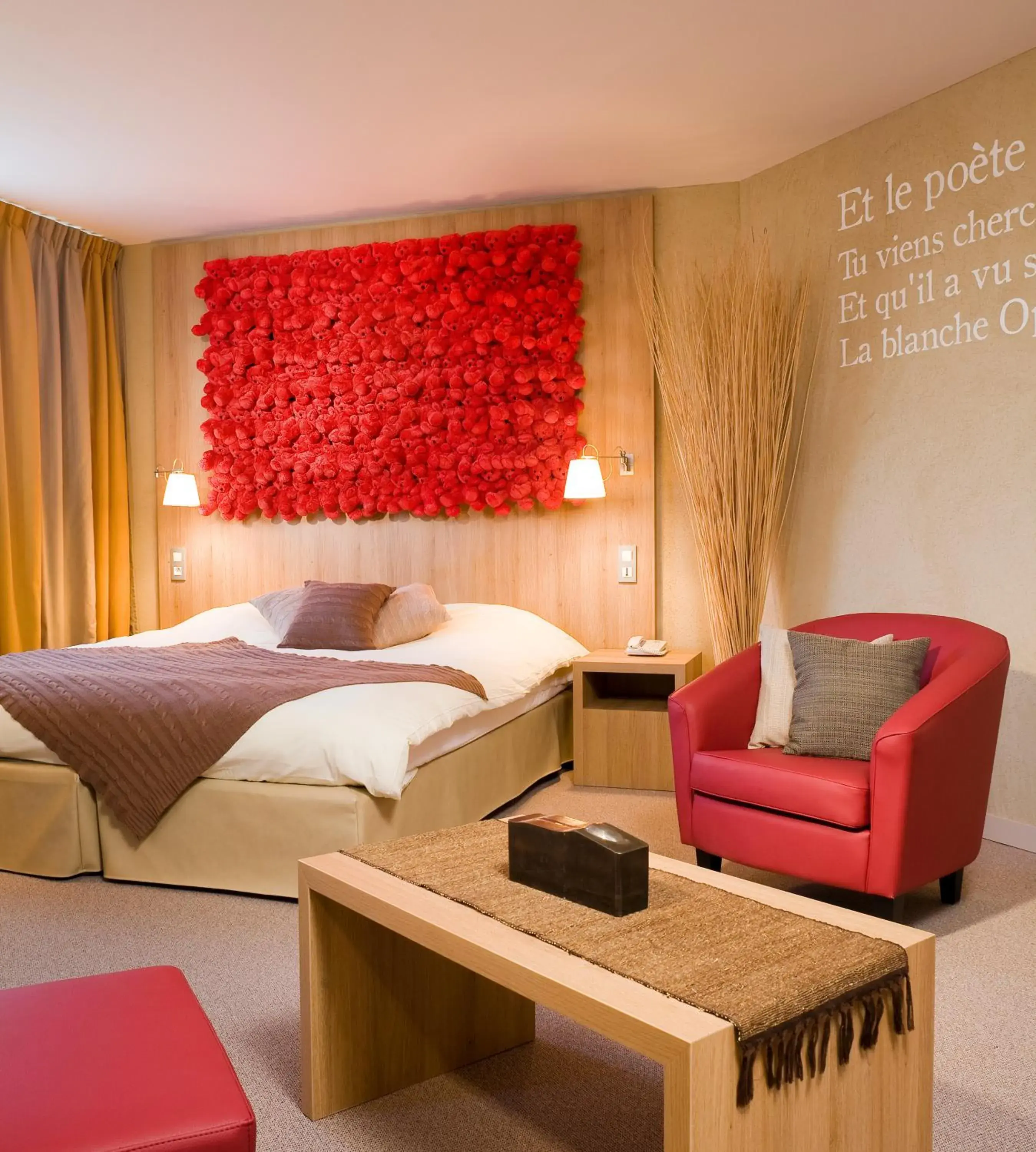 Seating area, Bed in ibis Styles Cholet