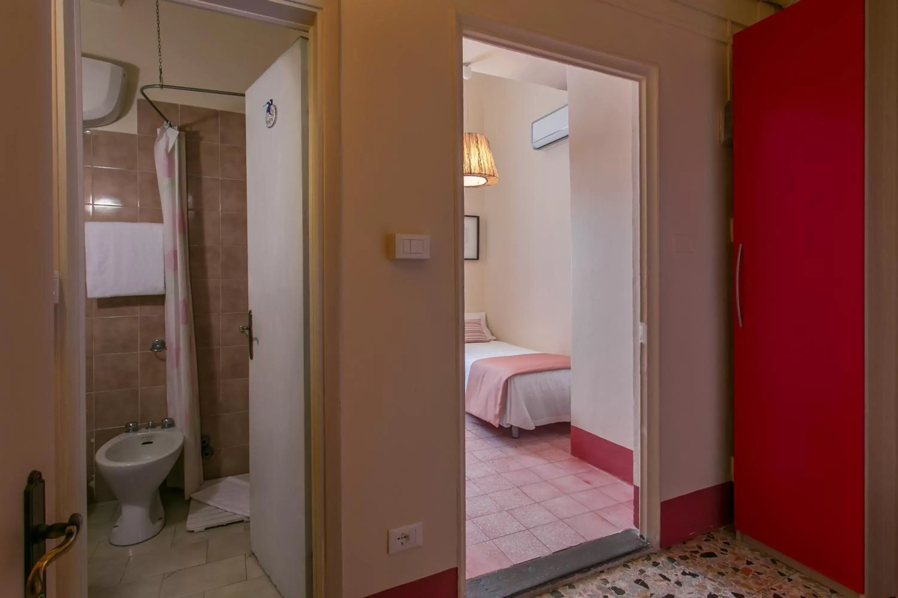 Photo of the whole room, Bathroom in Hotel d'Azeglio Firenze