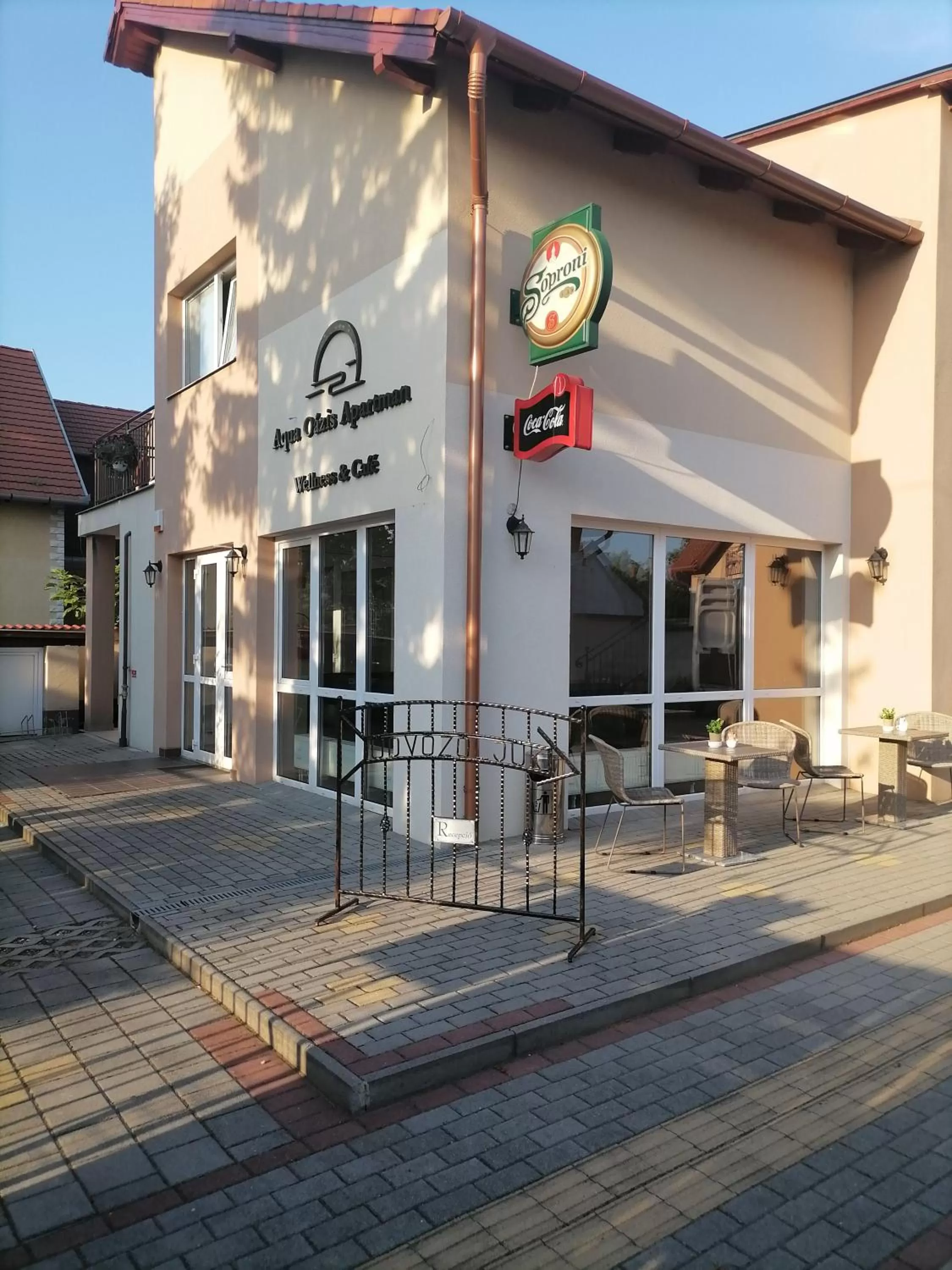 Facade/entrance, Property Building in Aqua Oazis Apartman