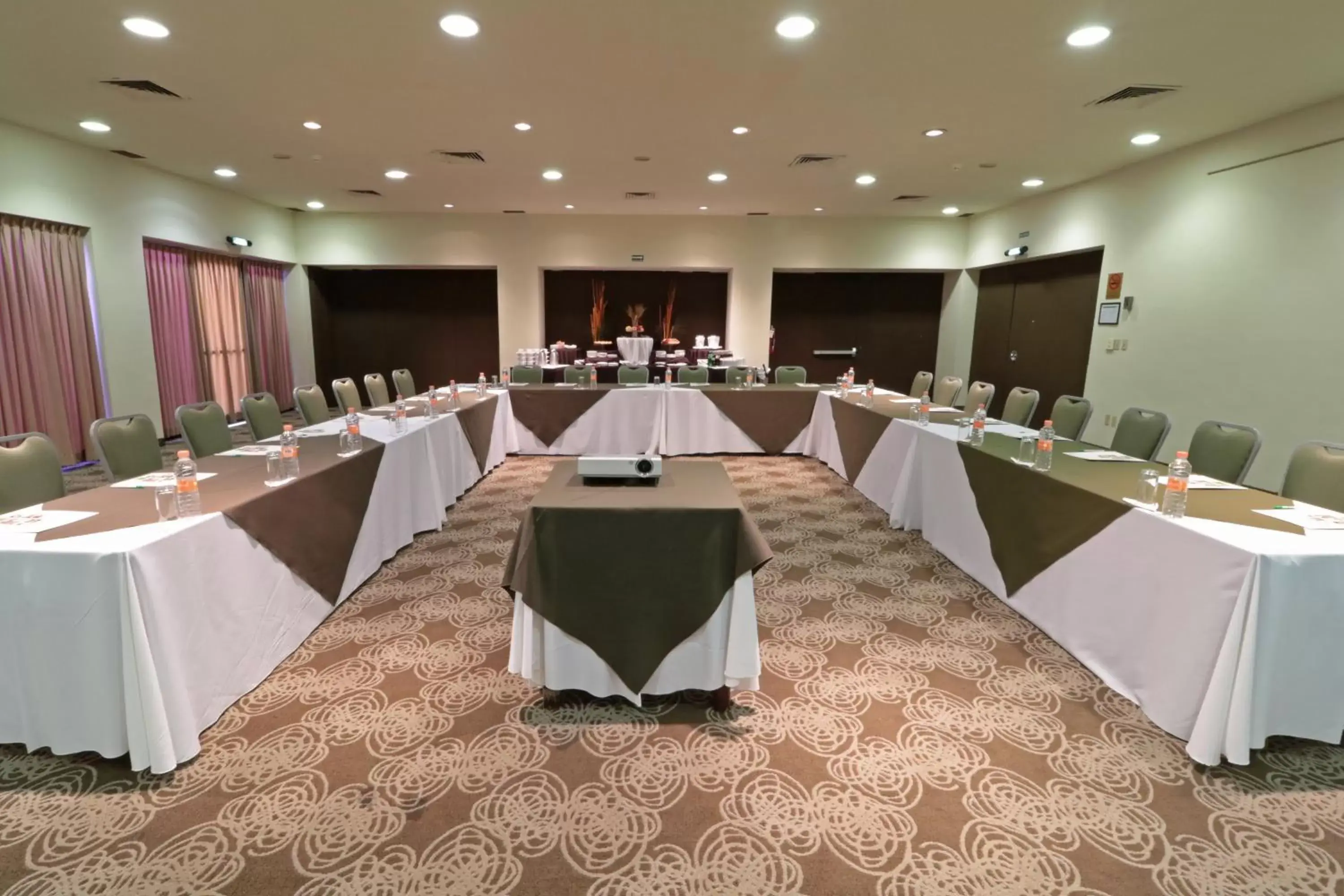 Meeting/conference room in Holiday Inn Monterrey Norte, an IHG Hotel