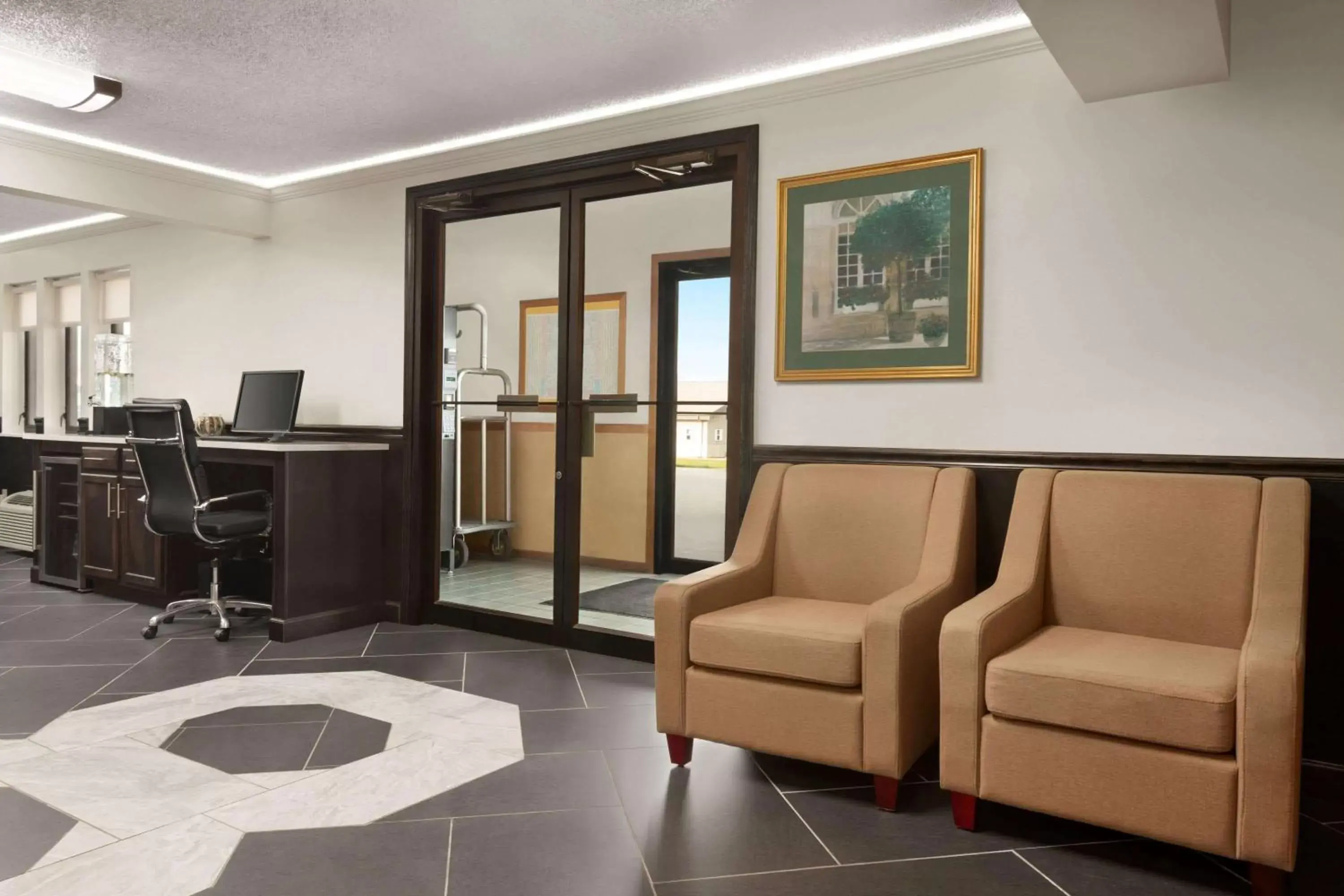Lobby or reception, Seating Area in Super 8 by Wyndham Chillicothe