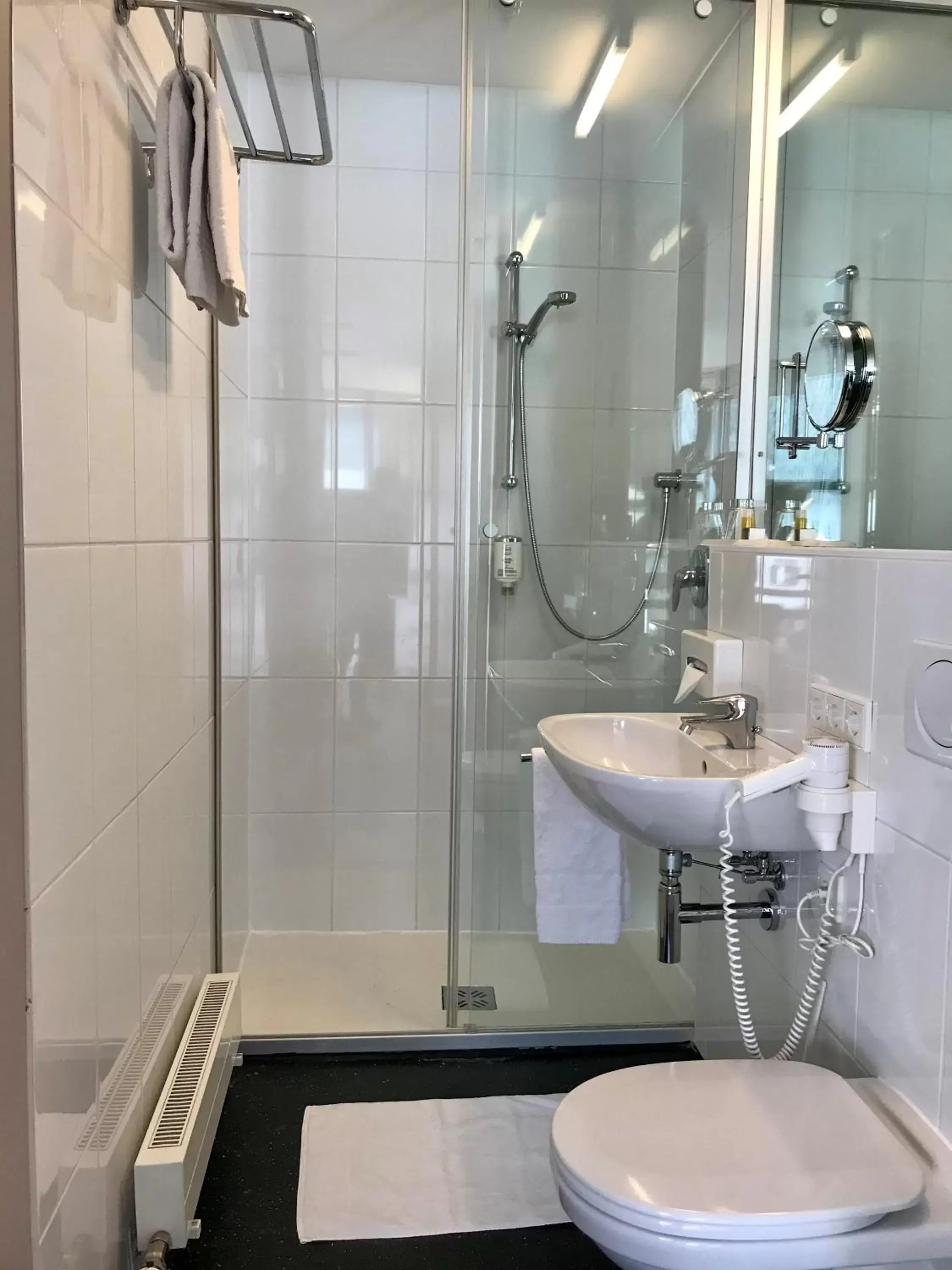 Shower, Bathroom in Parkhotel Hall in Tirol