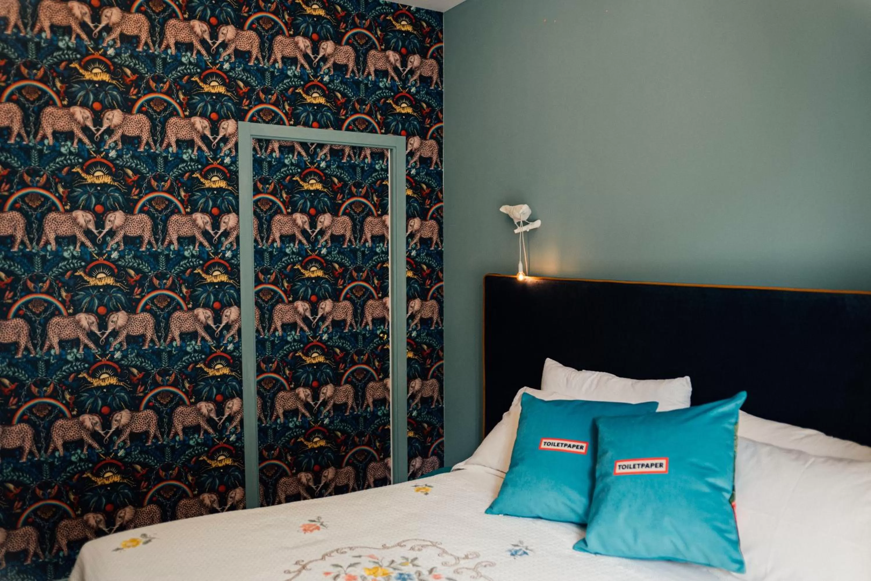 Bed in Aron Only Suites Bed and Breakfast