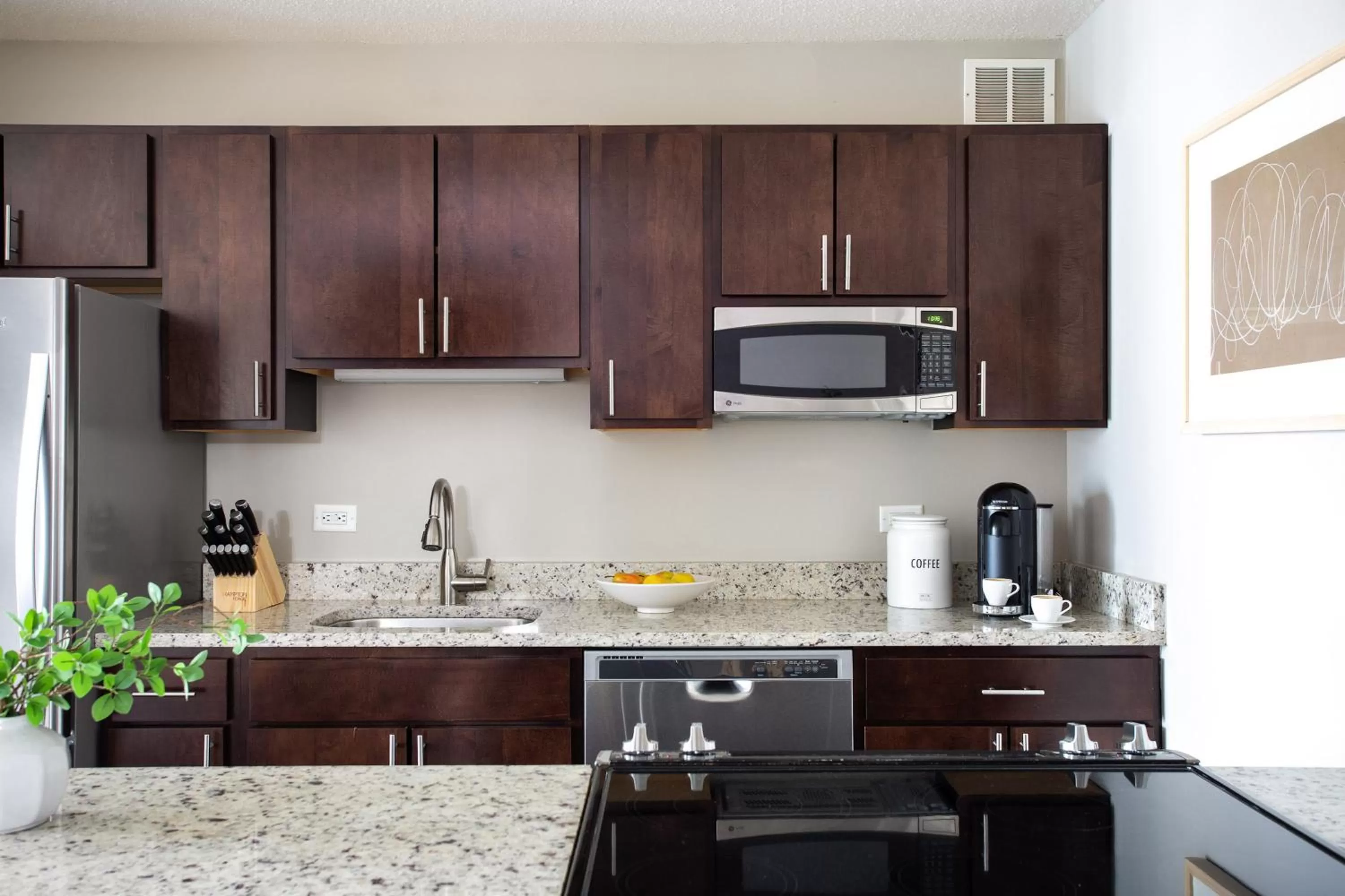 Kitchen or kitchenette in Kasa Magnificent Mile Chicago