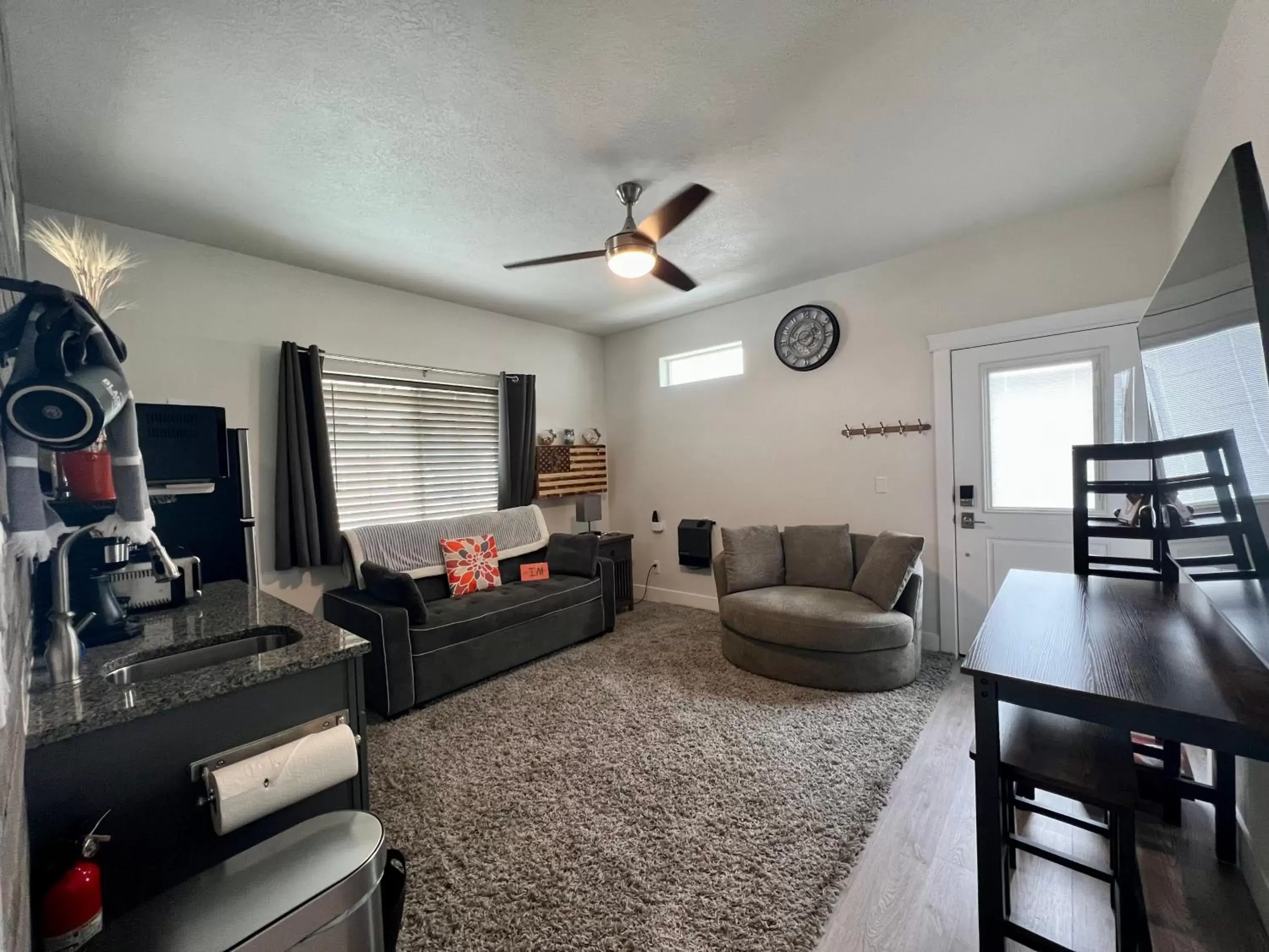 TV and multimedia, Seating Area in TJ Rancher - West Side Twin Falls