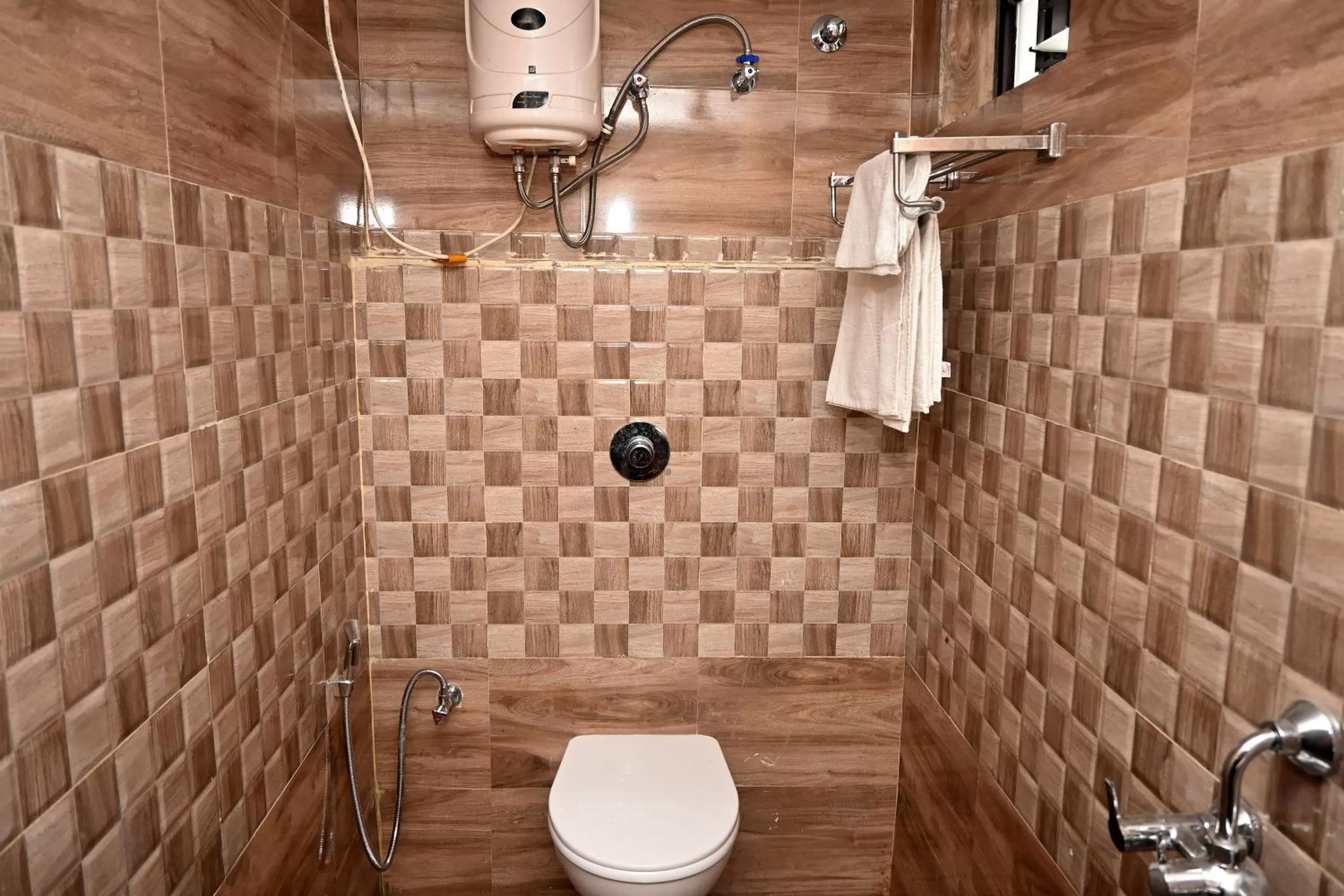 Shower, Bathroom in Royal Sea View