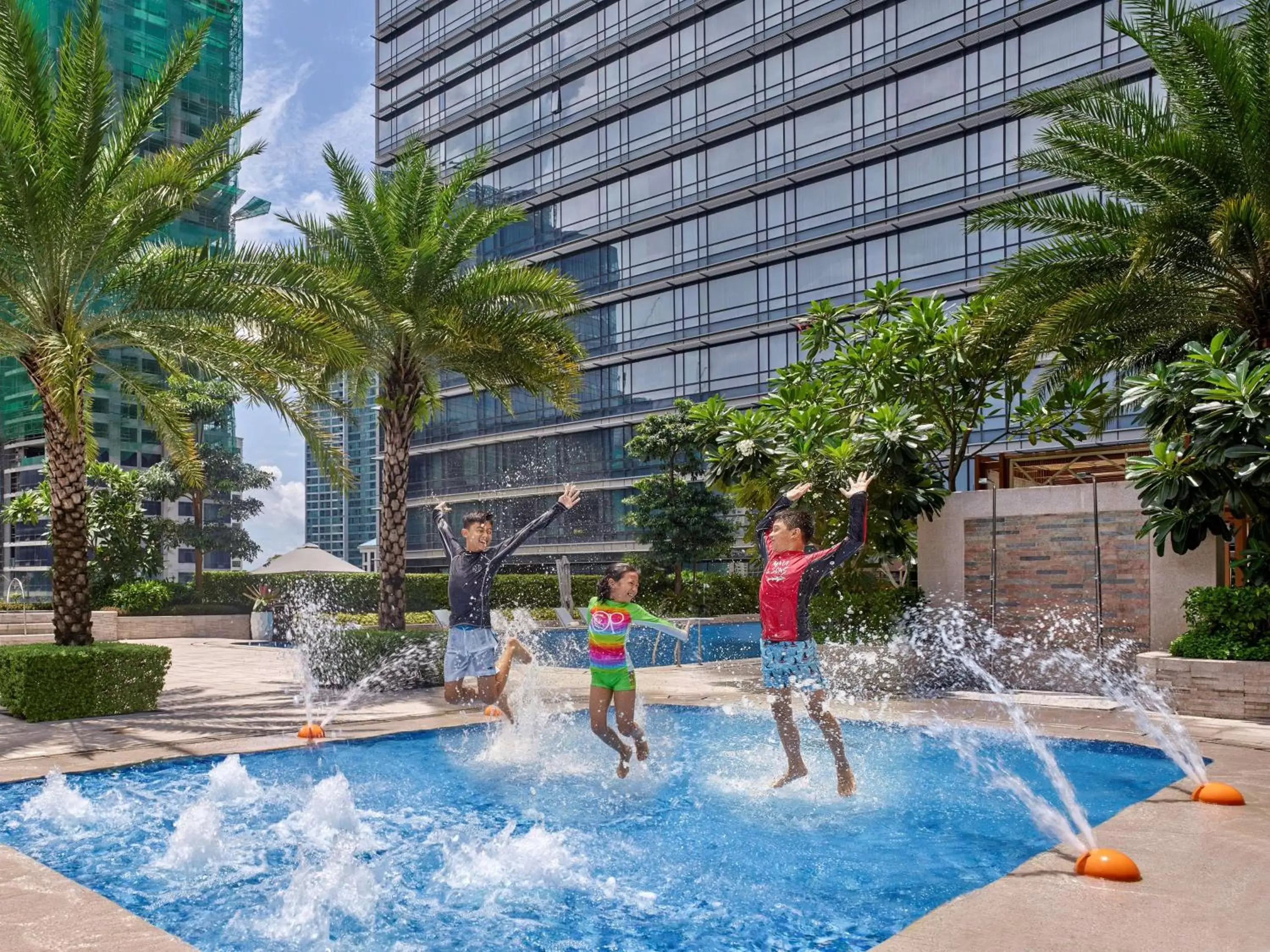Activities, Swimming Pool in Shangri-La The Fort, Manila