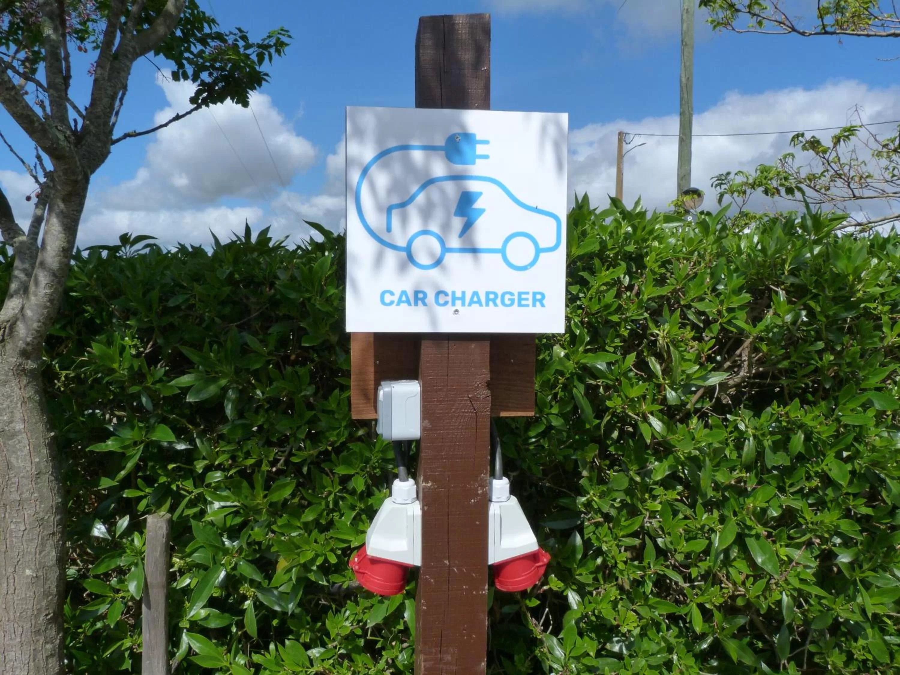 Logo/Certificate/Sign in Trendy and Luxe B&B and Garden Suite