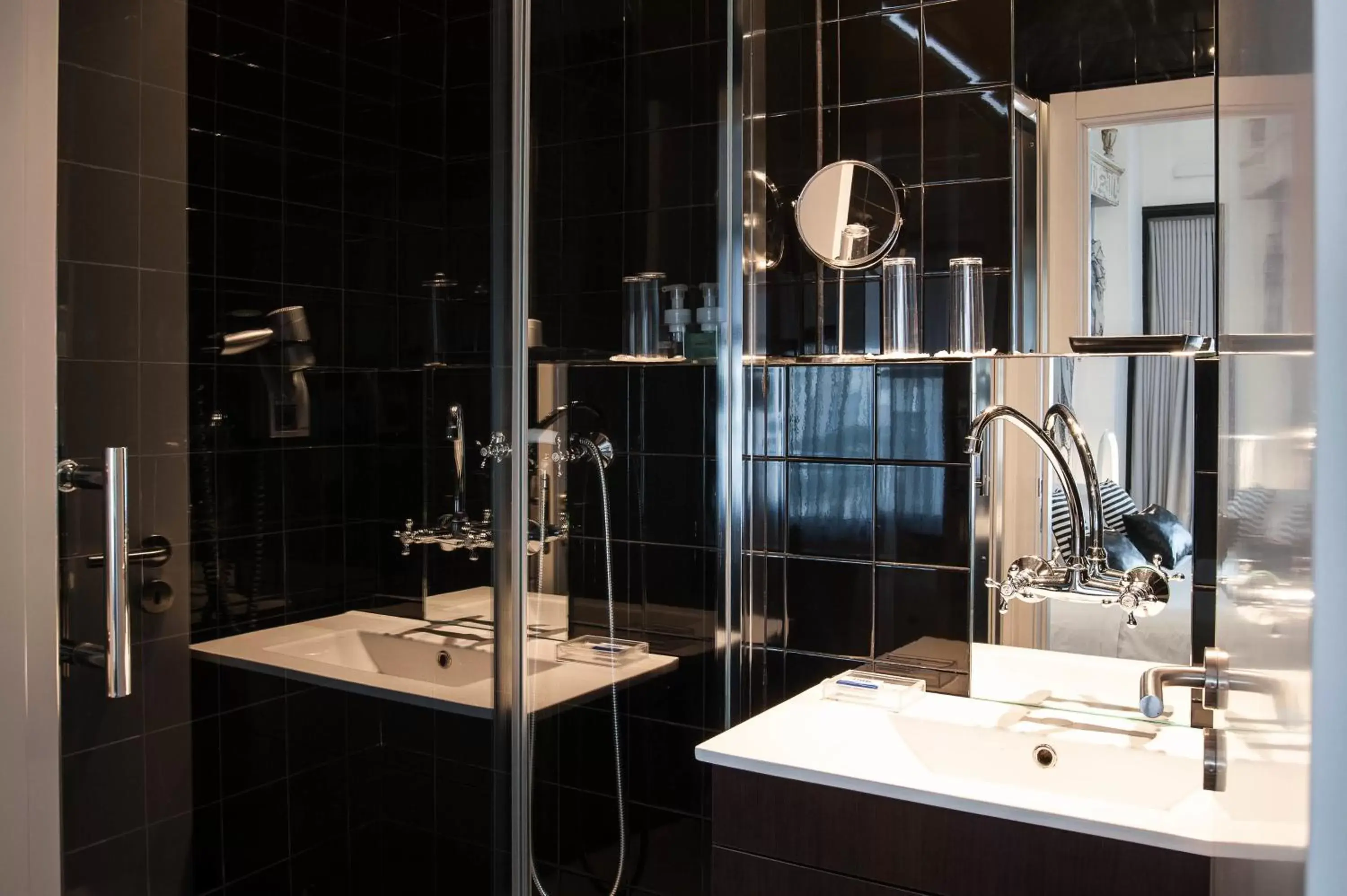 Shower, Bathroom in Teatro Boutique Rooms & Suites
