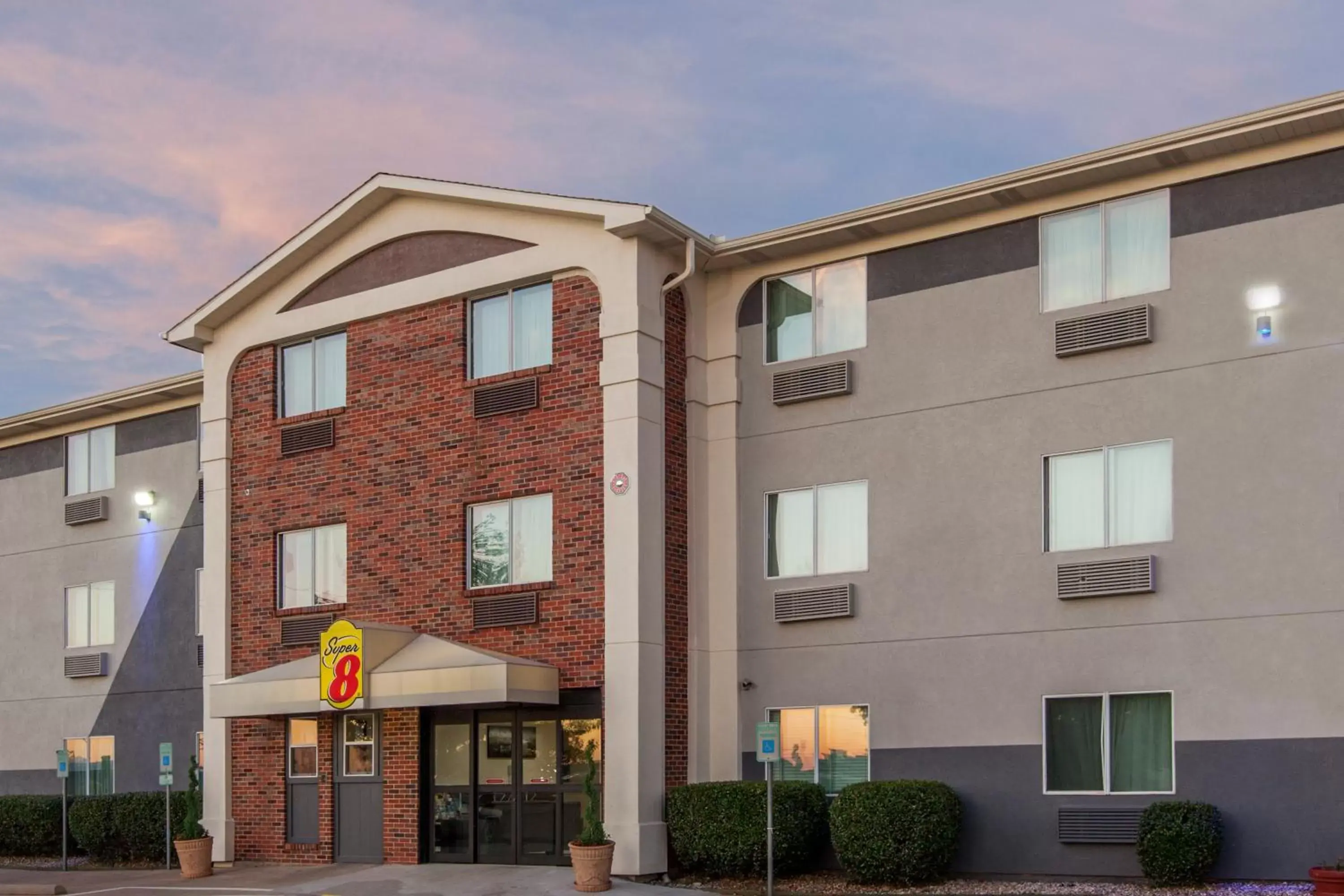 Facade/Entrance in Super 8 by Wyndham Bedford DFW Airport West