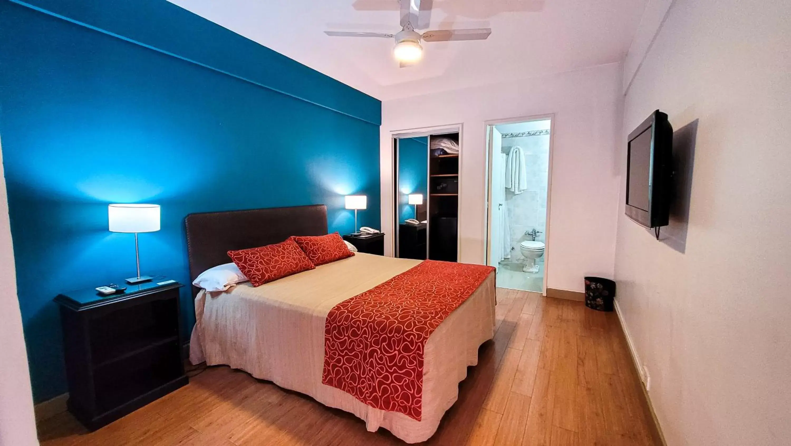 Bedroom, Bed in Gran Hotel Buenos Aires