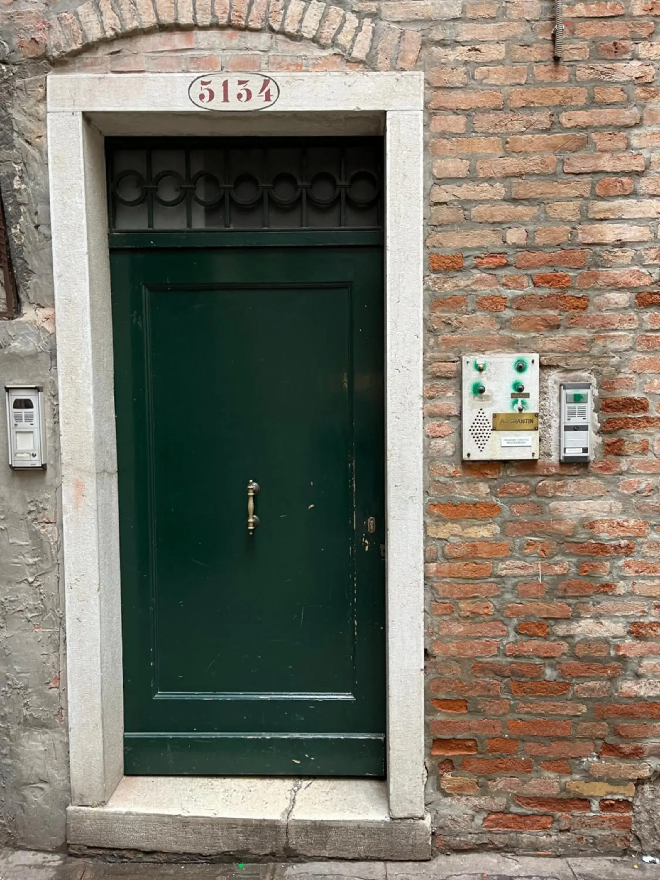 Facade/entrance in Cà Rialto Facade/entrance in Cà Rialto