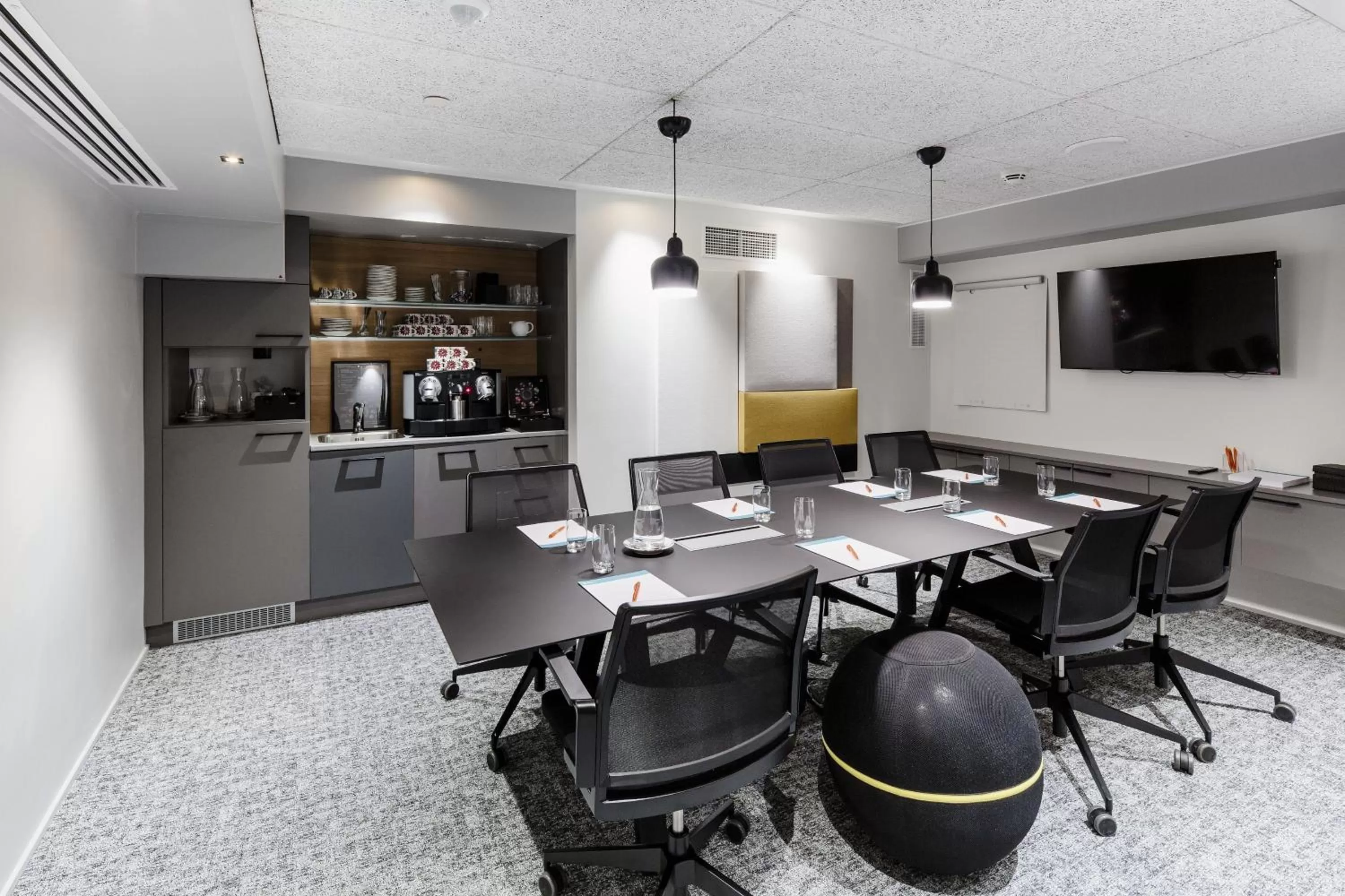 Meeting/conference room in Hotel Indigo Helsinki-Boulevard by IHG