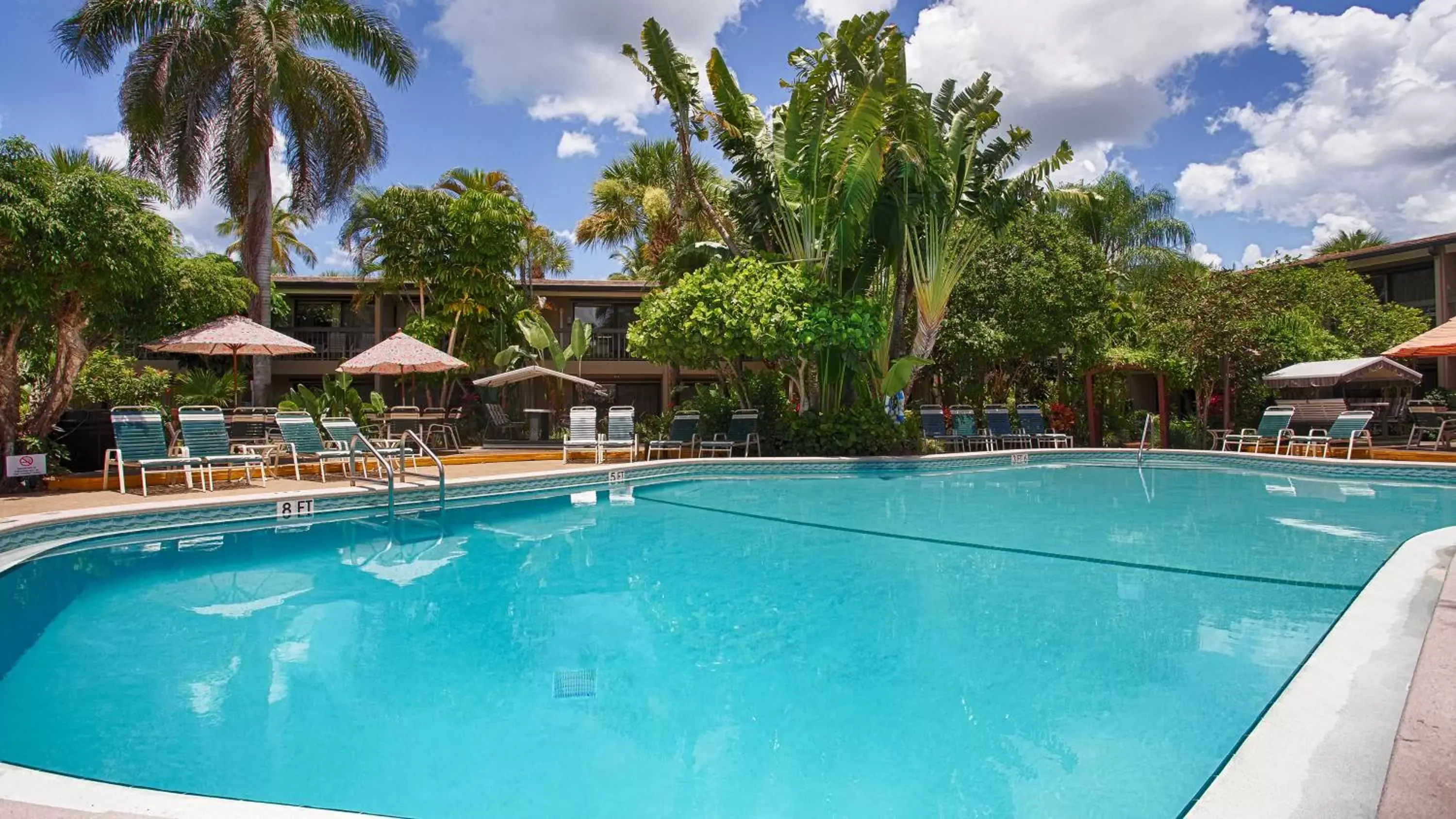 Swimming Pool in Best Western Naples Inn & Suites