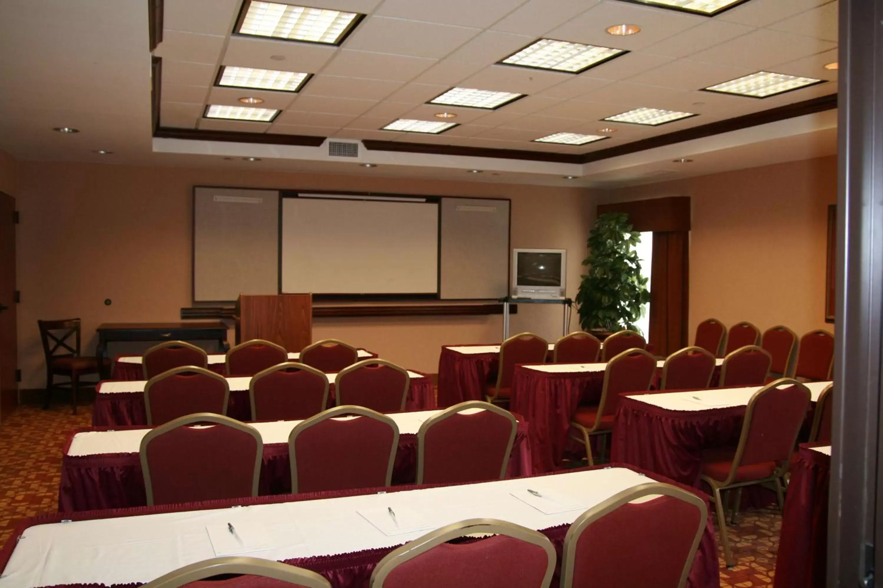 Meeting/conference room in Hampton Inn Olive Branch