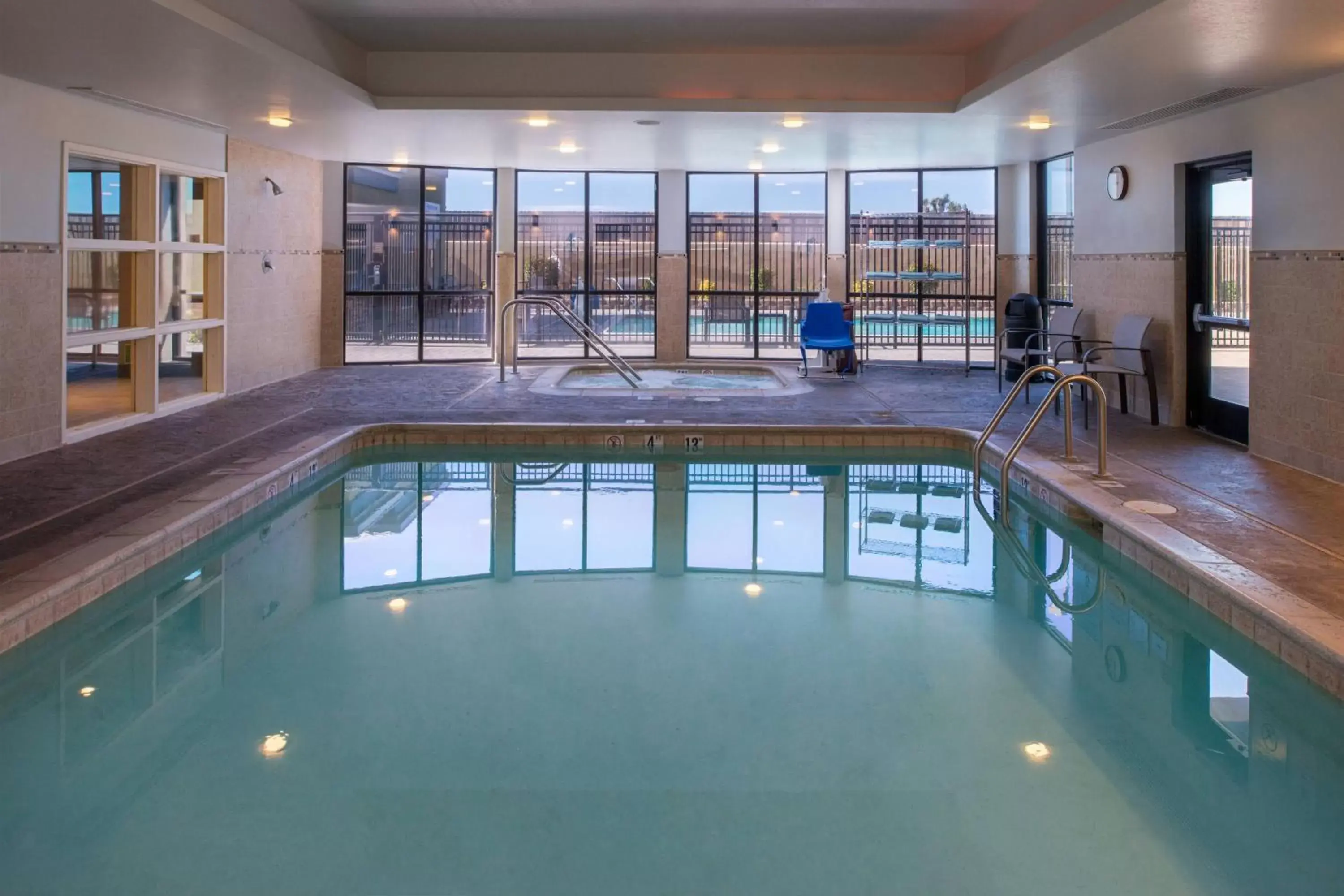 Swimming Pool in Courtyard by Marriott Victorville Hesperia