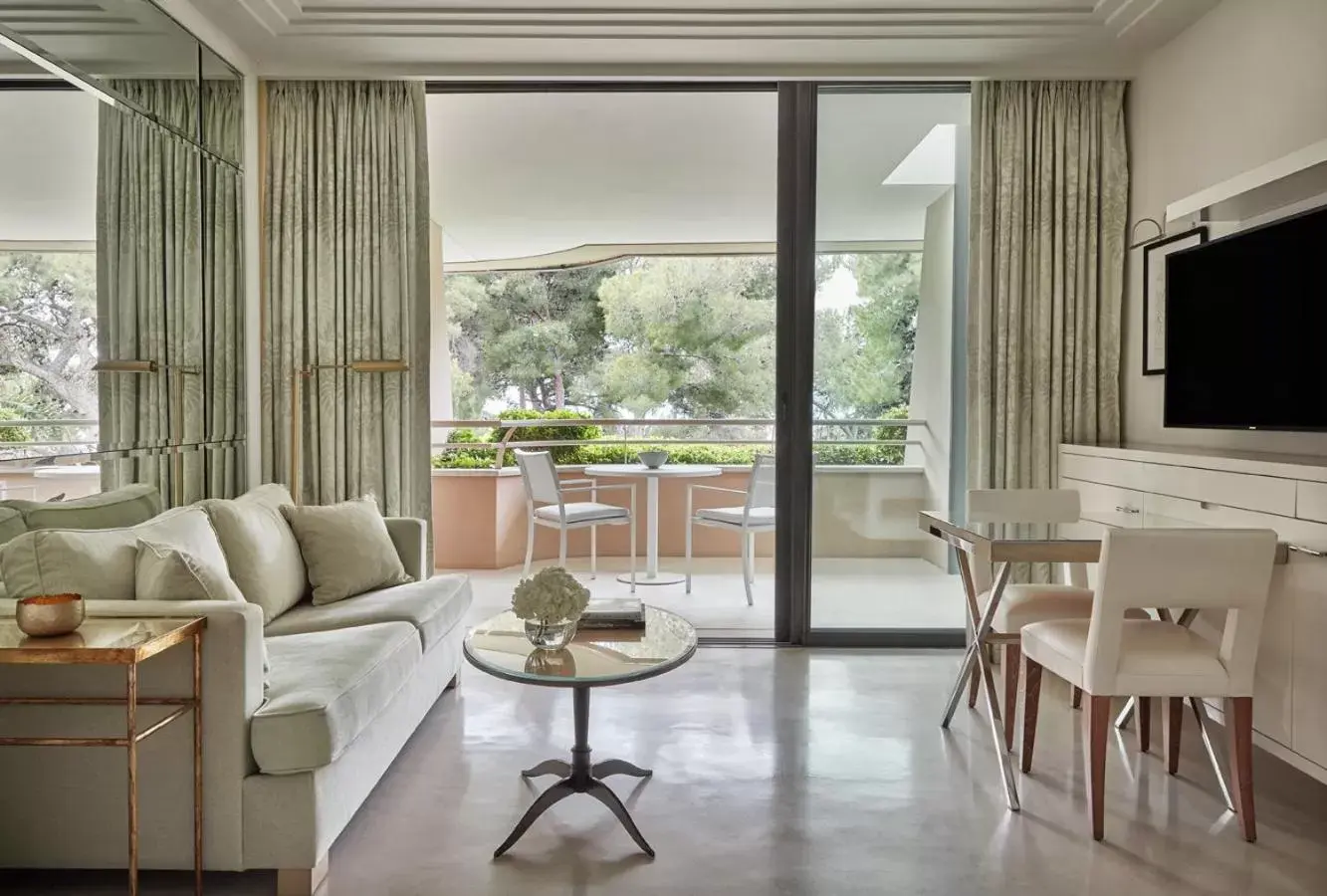 Patio, Seating Area in Grand-Hôtel du Cap-Ferrat, A Four Seasons Hotel