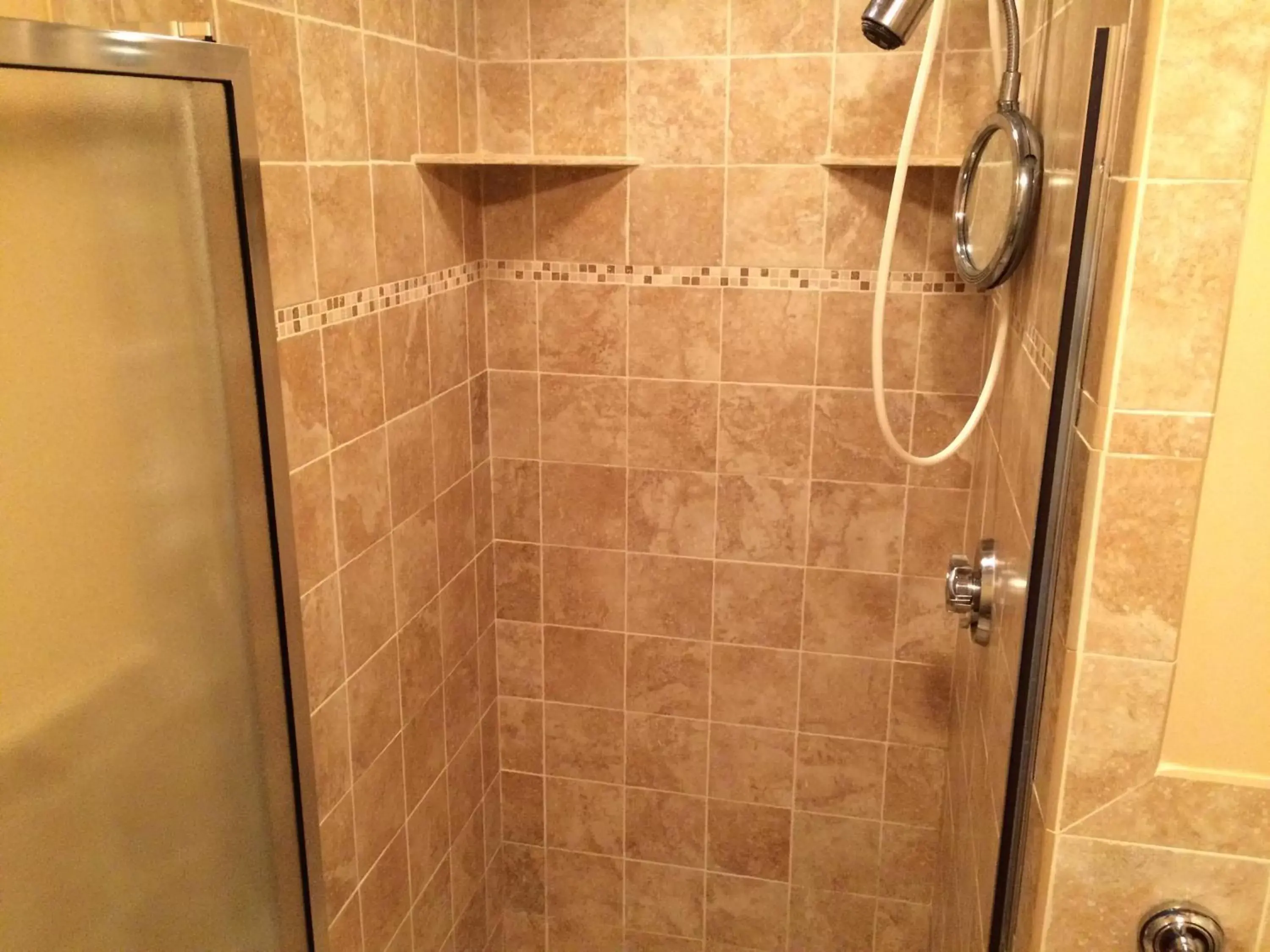 Shower, Bathroom in Winthrop Arms Hotel Restaurant Logan Airport