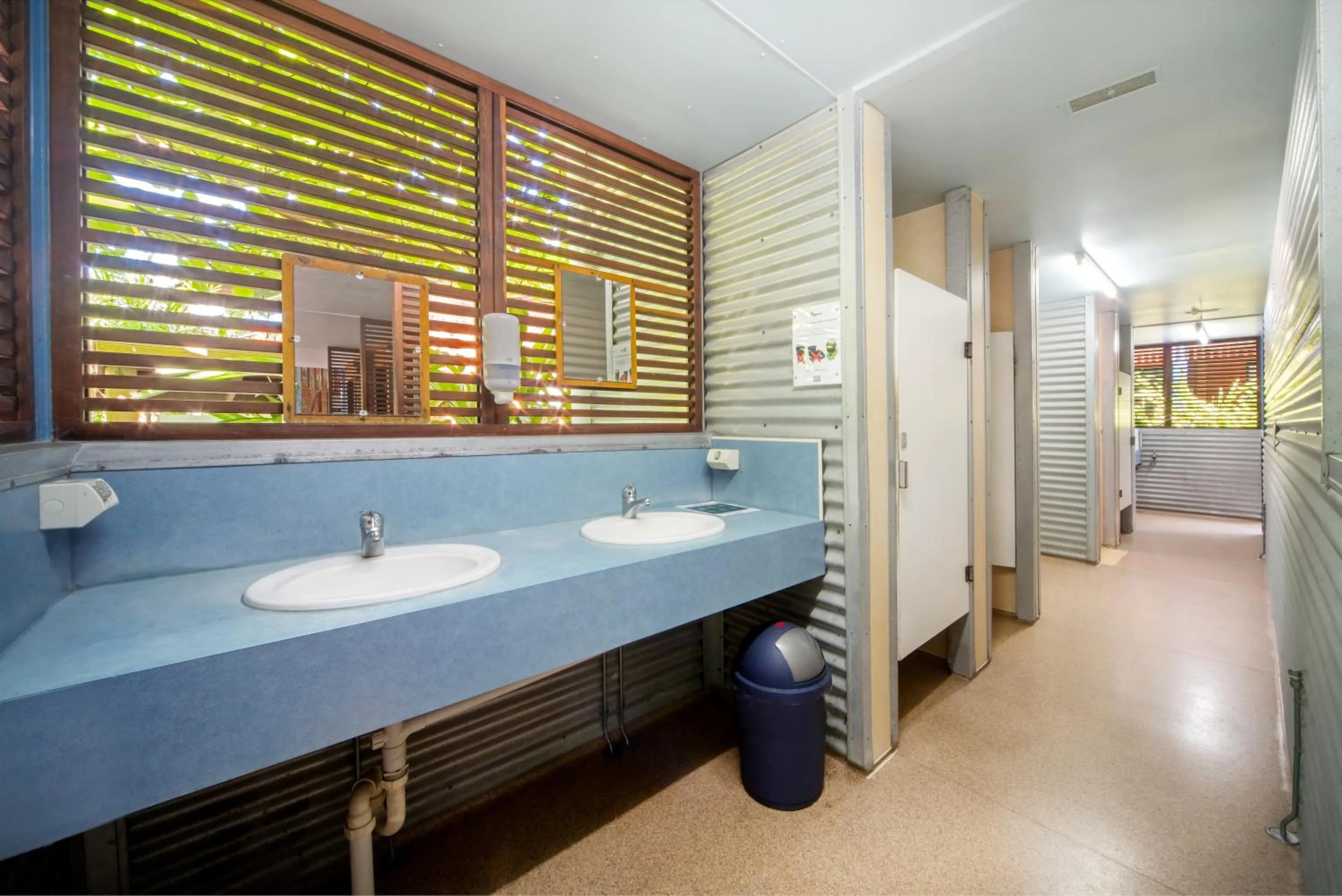 Shower in Airlie Beach Magnums - Adults Only