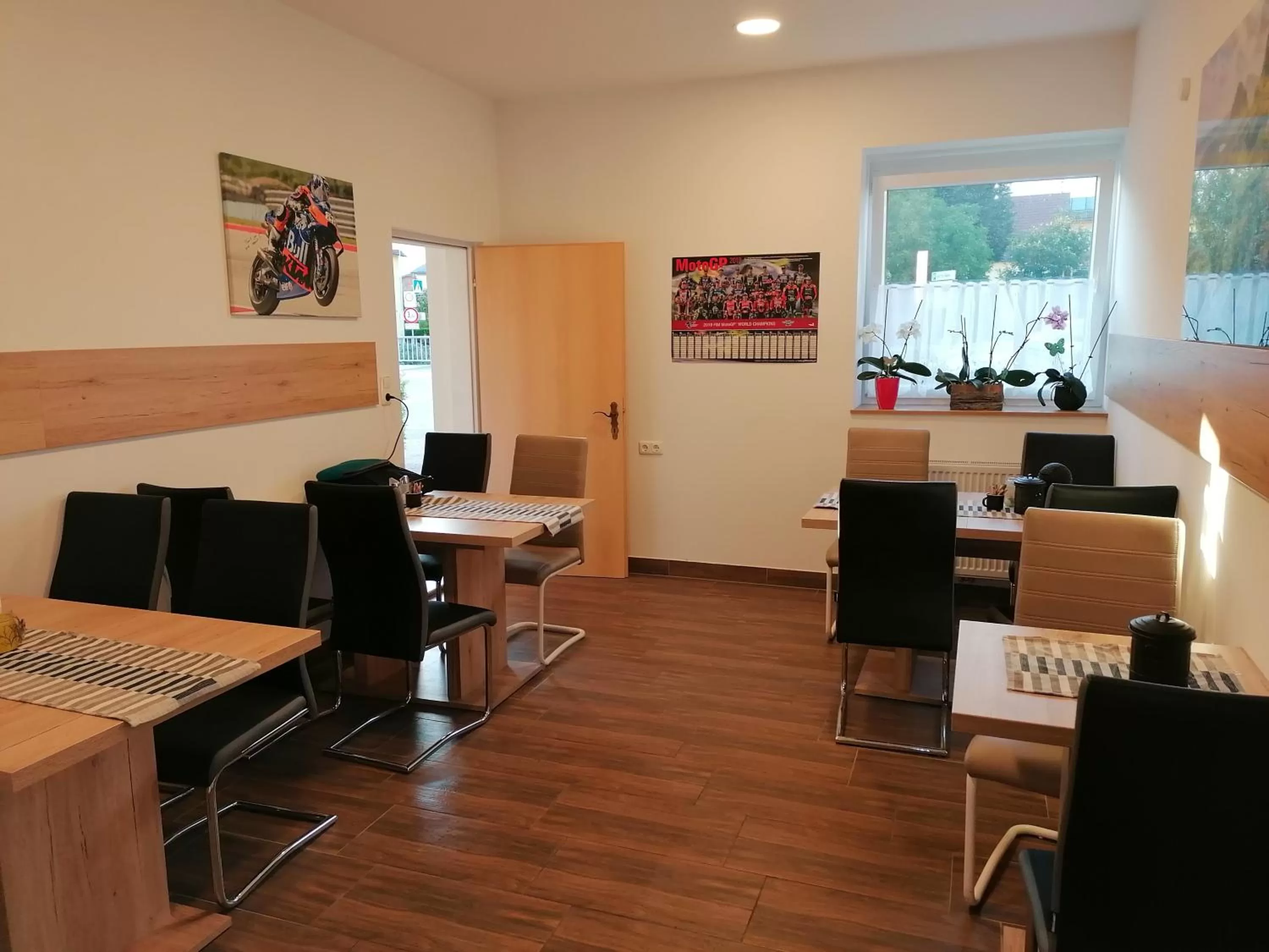 Restaurant/places to eat, Dining Area in Ferienwohnungen und Zimmer Yassi