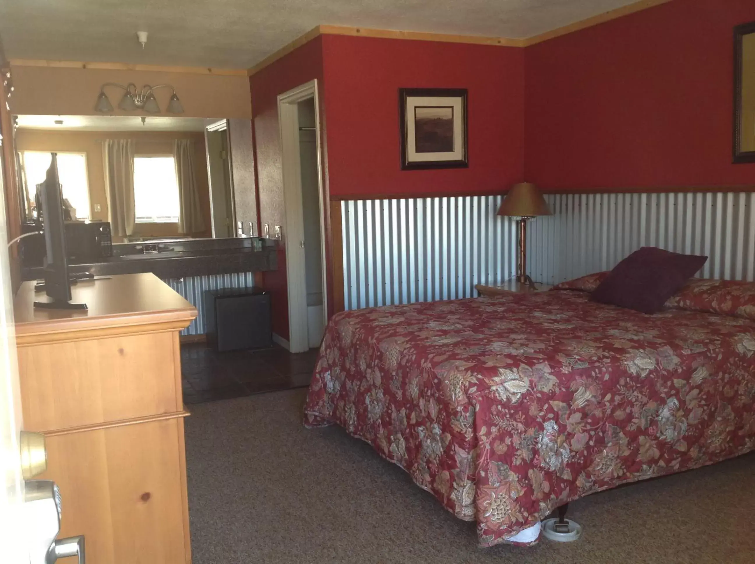 Photo of the whole room, Bed in Whitney Portal Hotel And Hostel