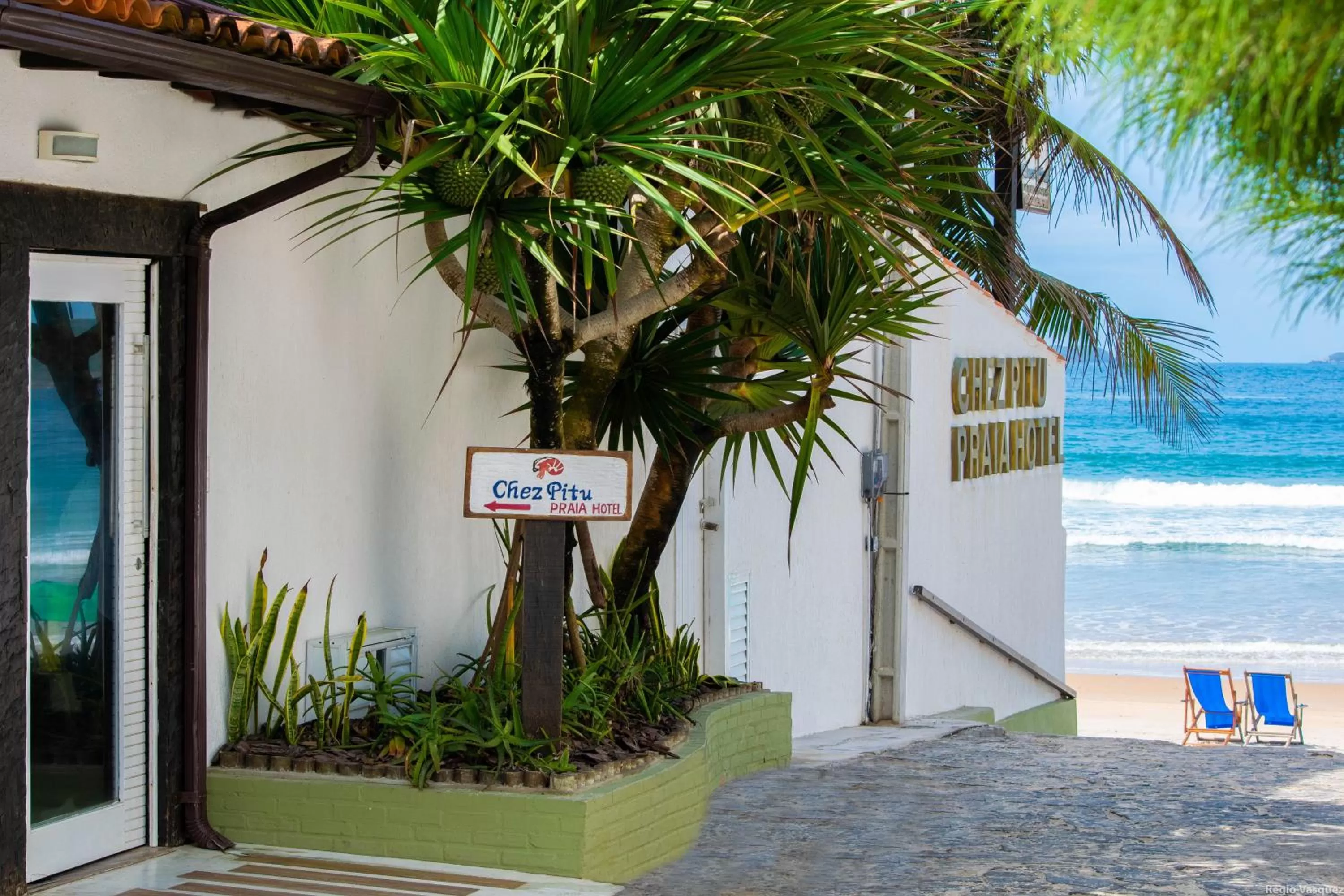 Facade/entrance in Chez Pitu Praia Hotel