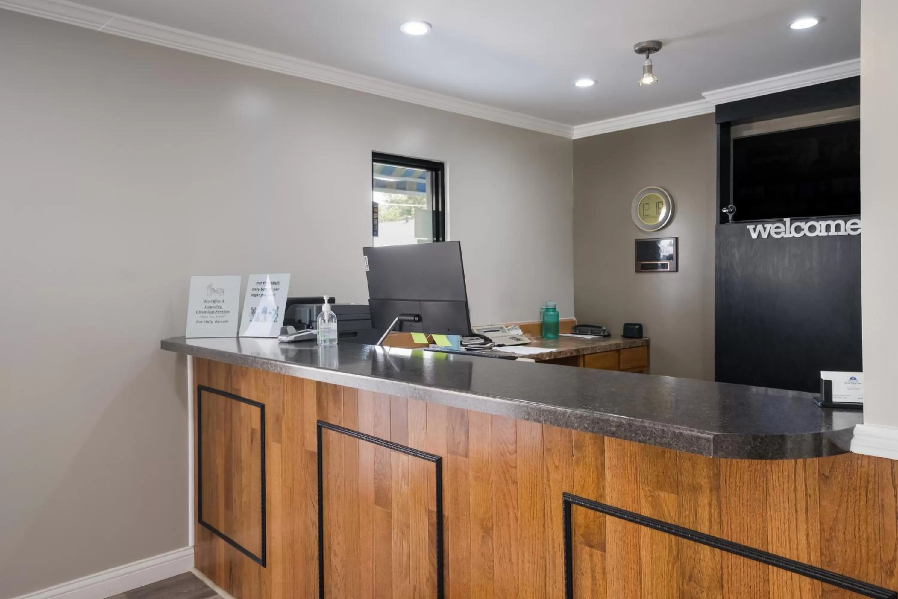 Lobby or reception in Americas Best Value Inn Suites & Studios Blytheville by Sonesta