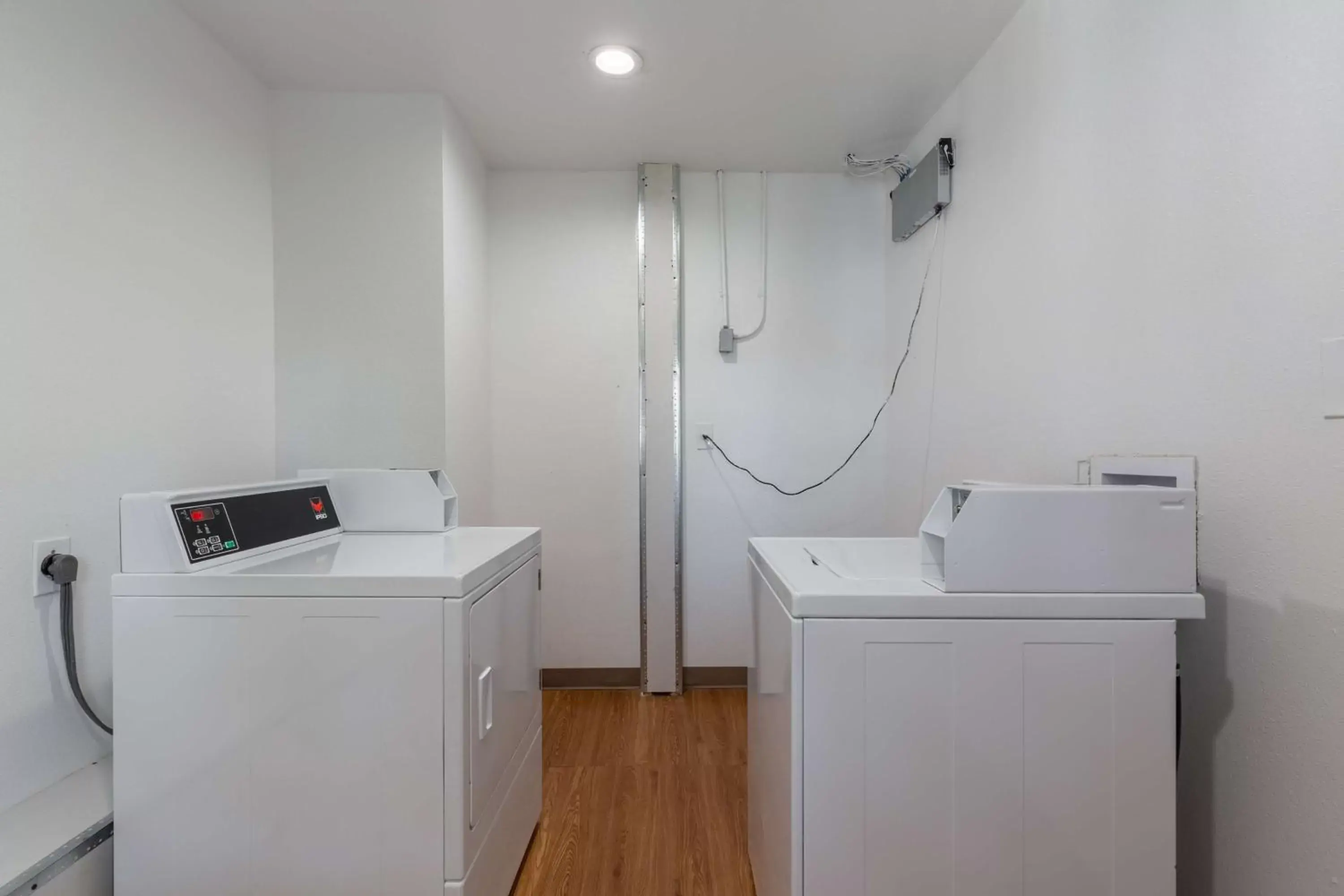 laundry, Kitchen/Kitchenette in Studio 6-Bryan, TX - University Area
