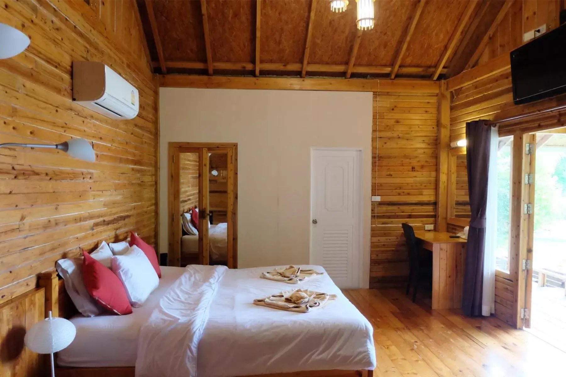 Bedroom, Bed in A-Na-Lay Resort Koh Kood