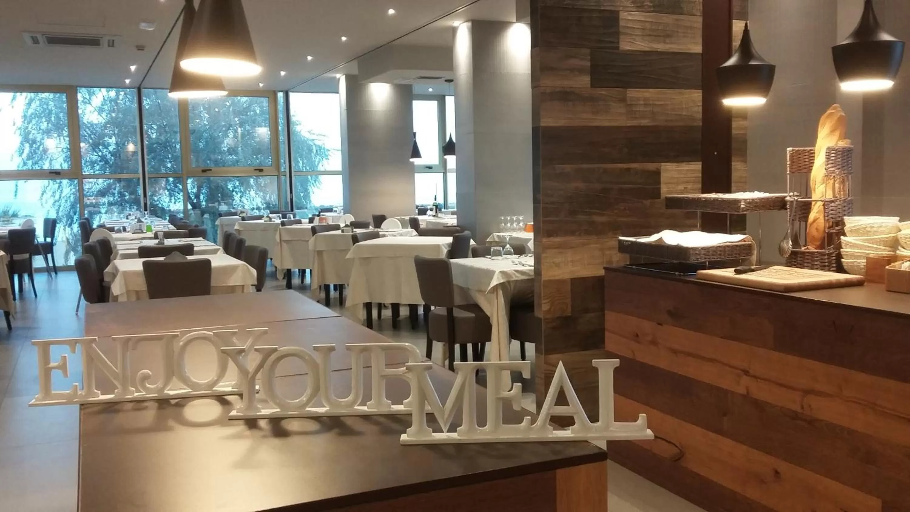 Restaurant/places to eat in AmbientHotels Panoramic