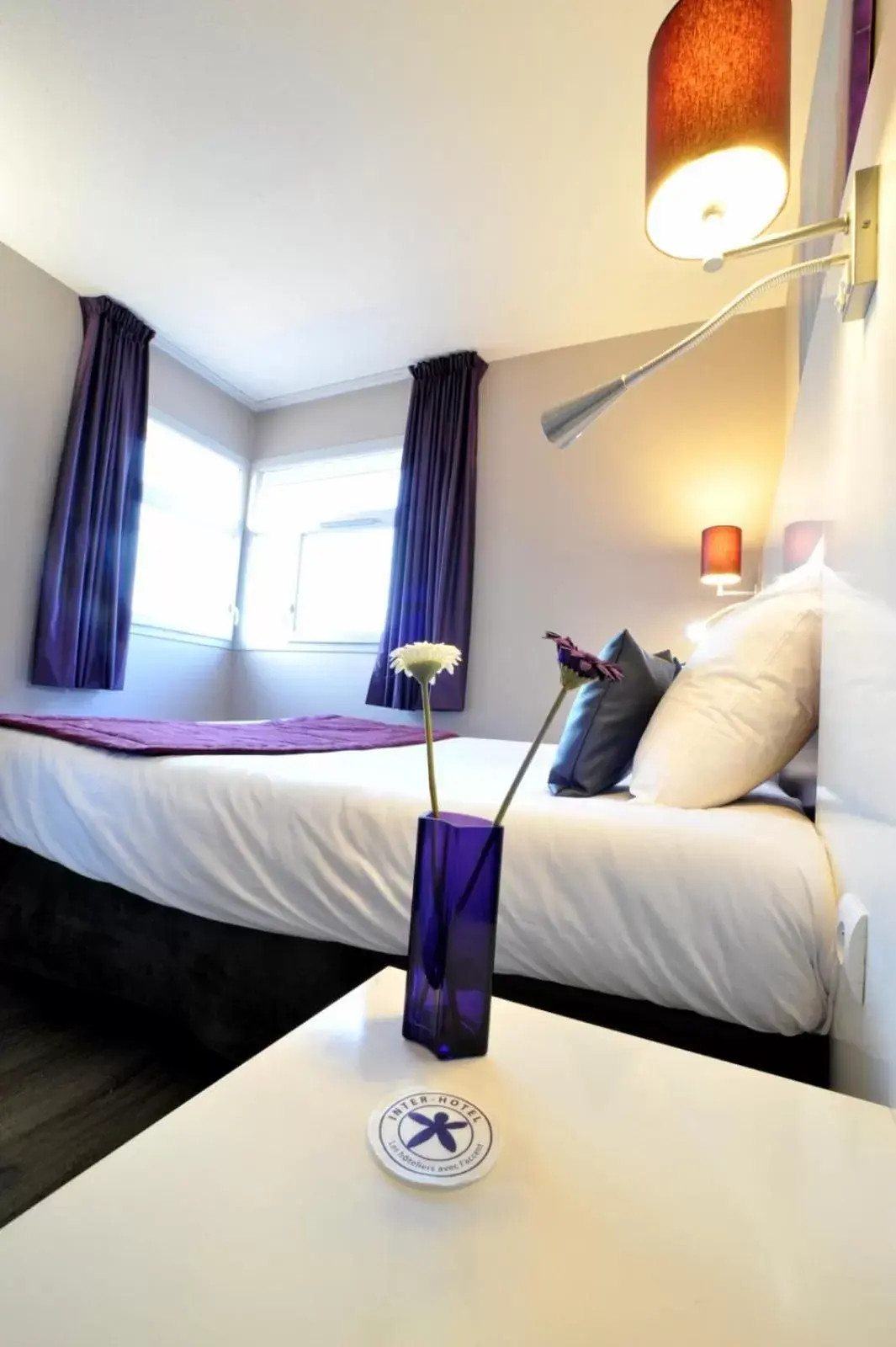 Photo of the whole room, Bed in The Originals City, Hotel Novella Premium, Nantes Est