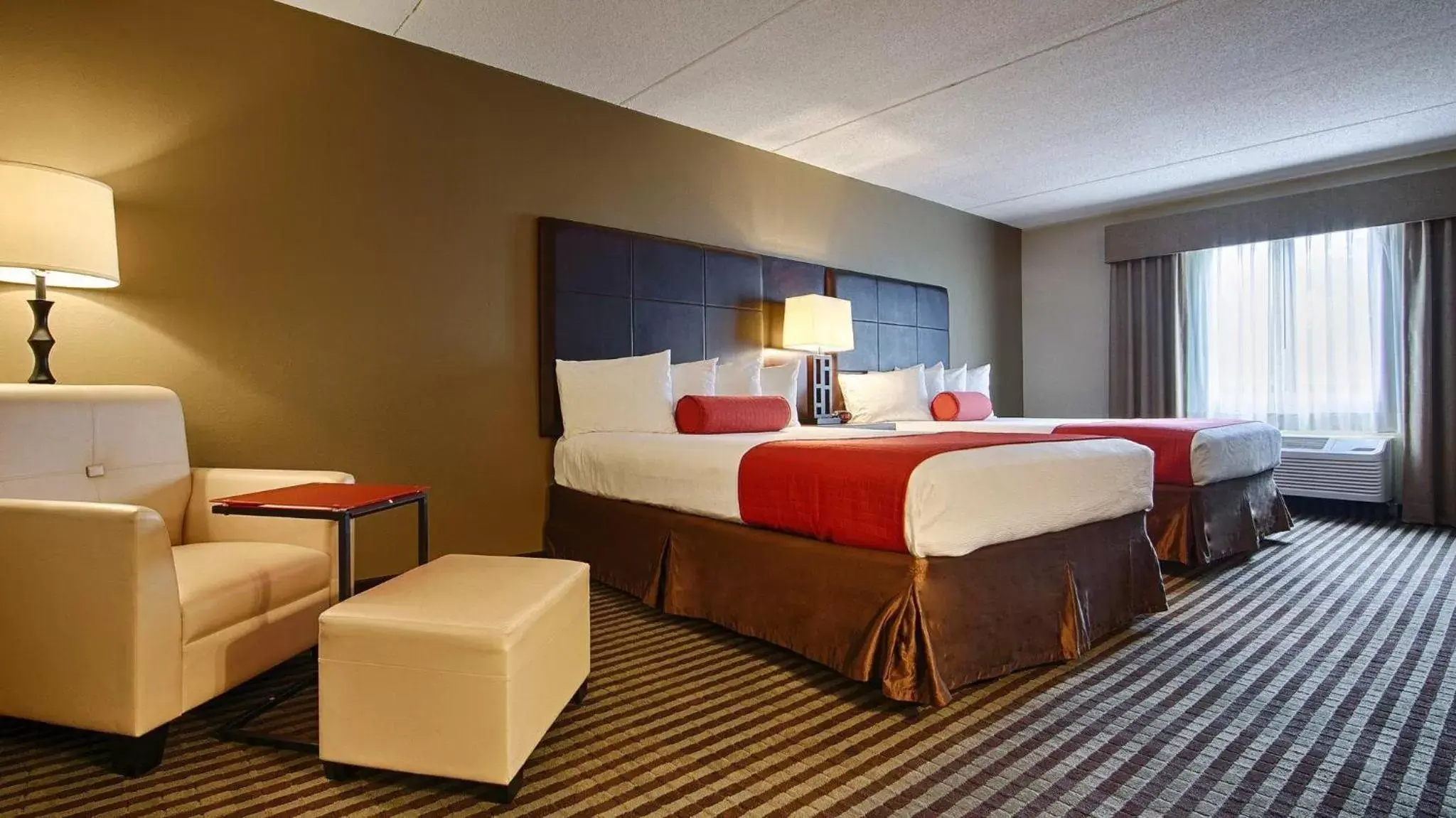 Bed in Comfort Inn & Suites Copley Akron