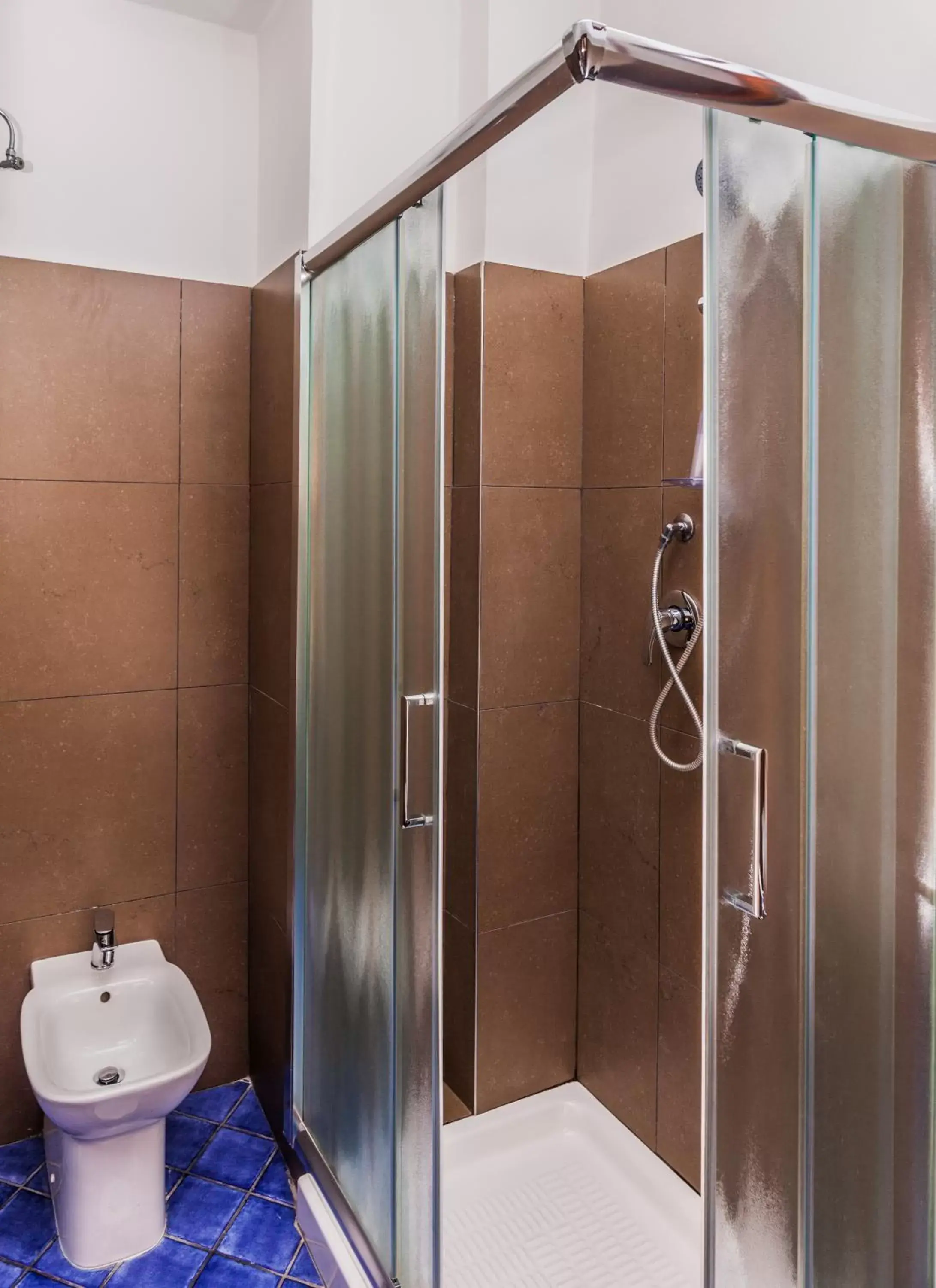 Bathroom in Albergo Della Corte