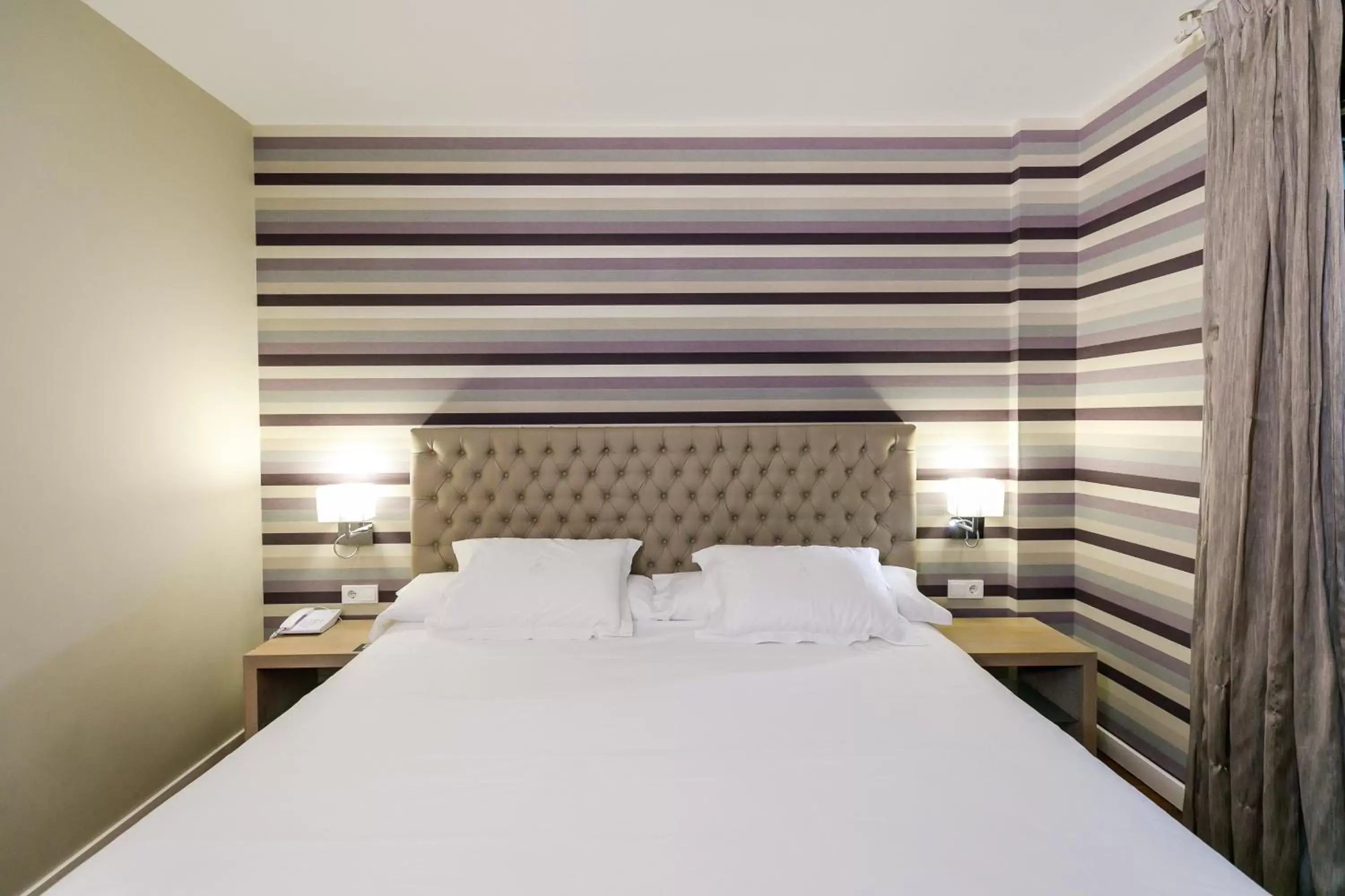 Bed in Hotel Spa Ciudad de Astorga By PortBlue Boutique