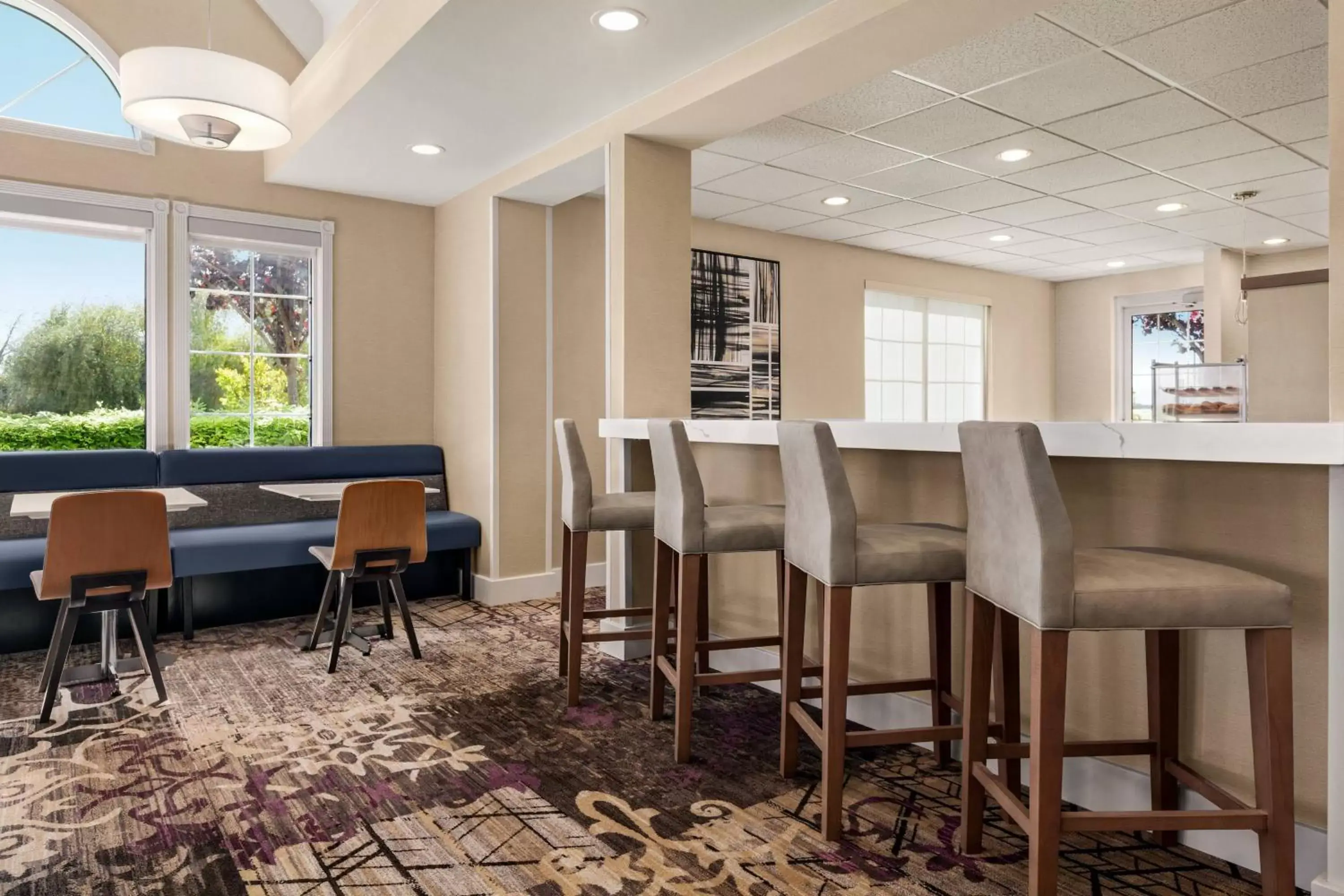 Breakfast, Lounge/Bar in Residence Inn by Marriott Salinas Monterey